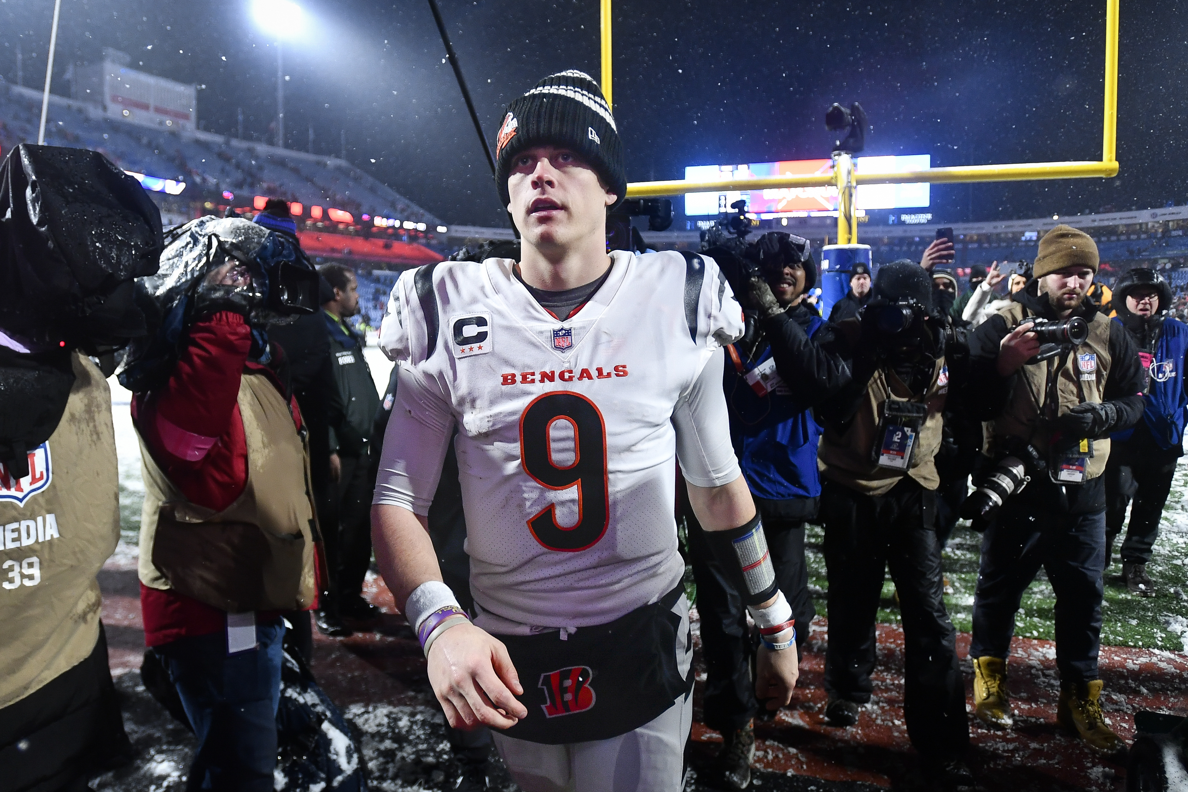 Cincinnati Bengals quarterback Joe Burrow escapes out of the pocket against  Kansas City Chiefs