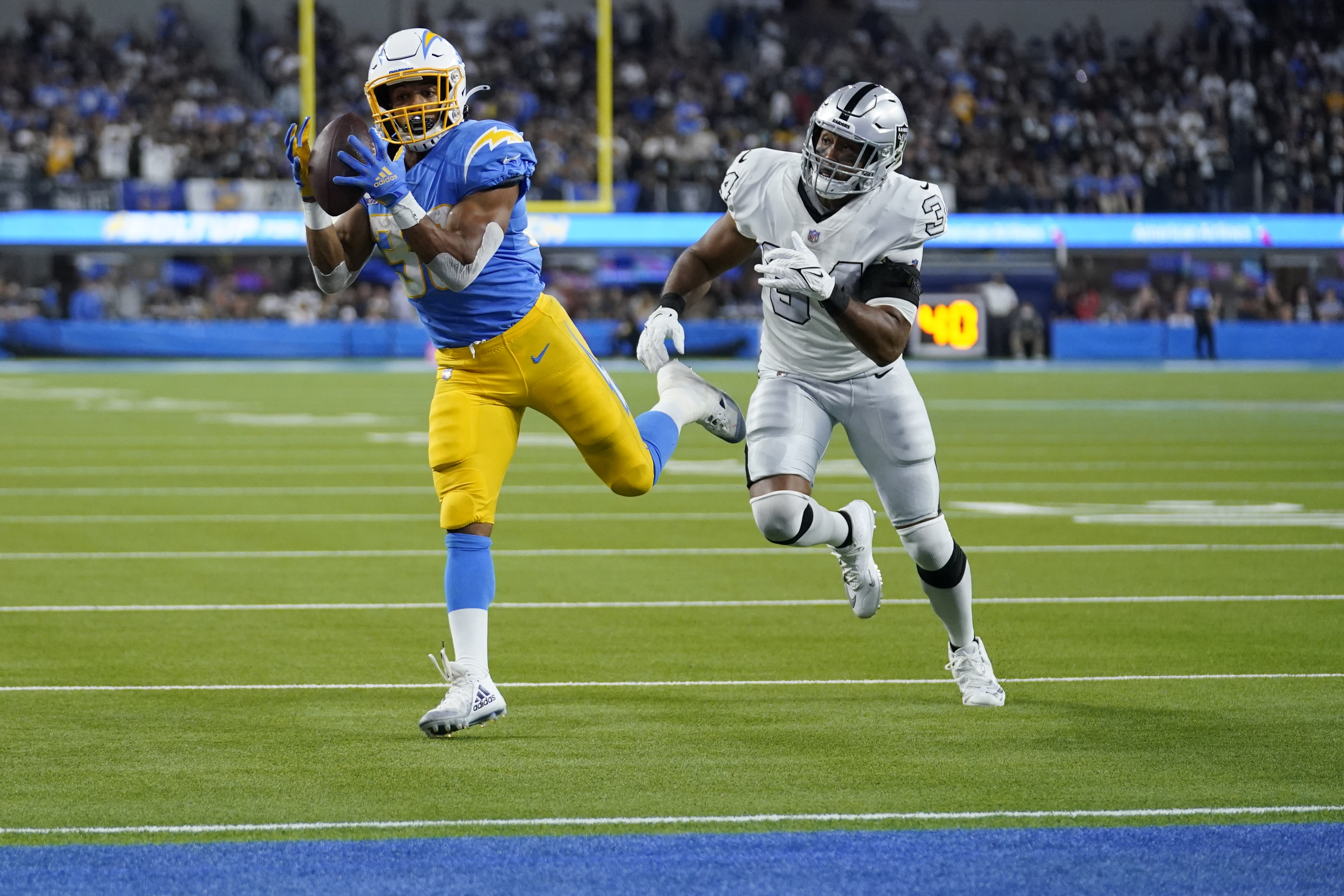 Raiders lose 28-14 Chargers SoFi-Stadium