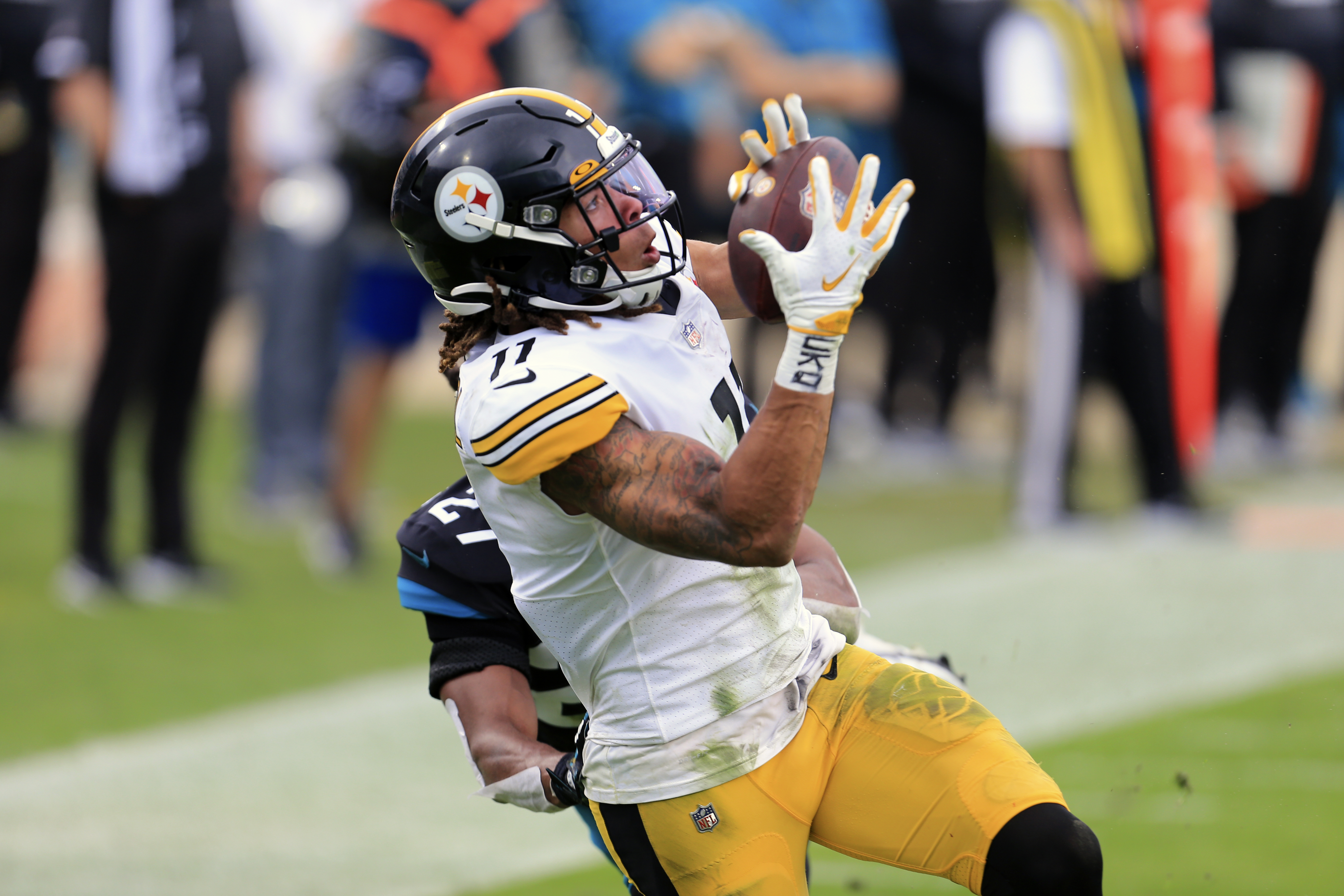 Steelers' Vance McDonald, Kevin Dotson remain on reserve/COVID-19 list