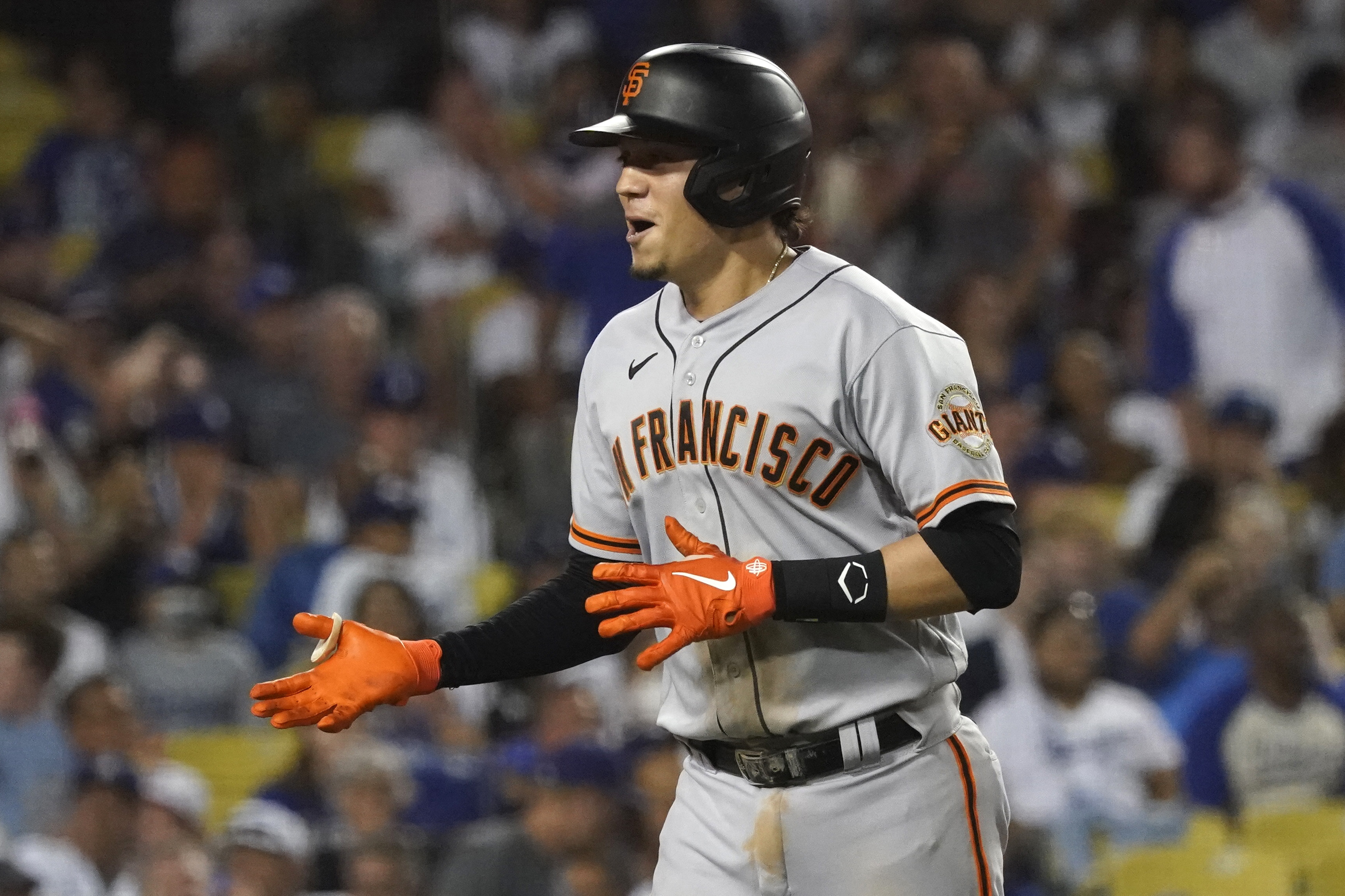 Flores' homer off Jansen in 9th rallies Giants past Dodgers –