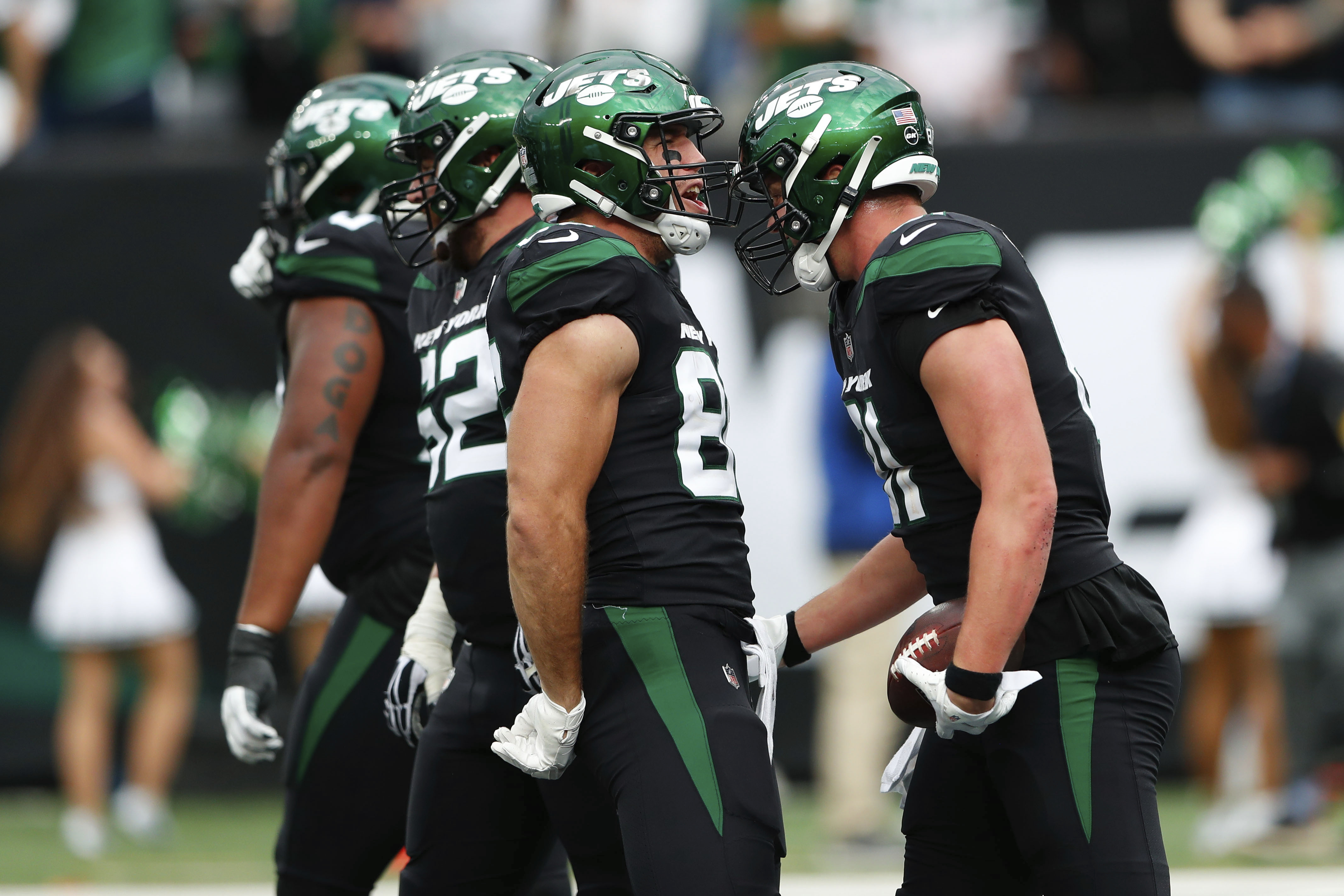 White steps in, leads Jets to wild 34-31 win over Bengals - The