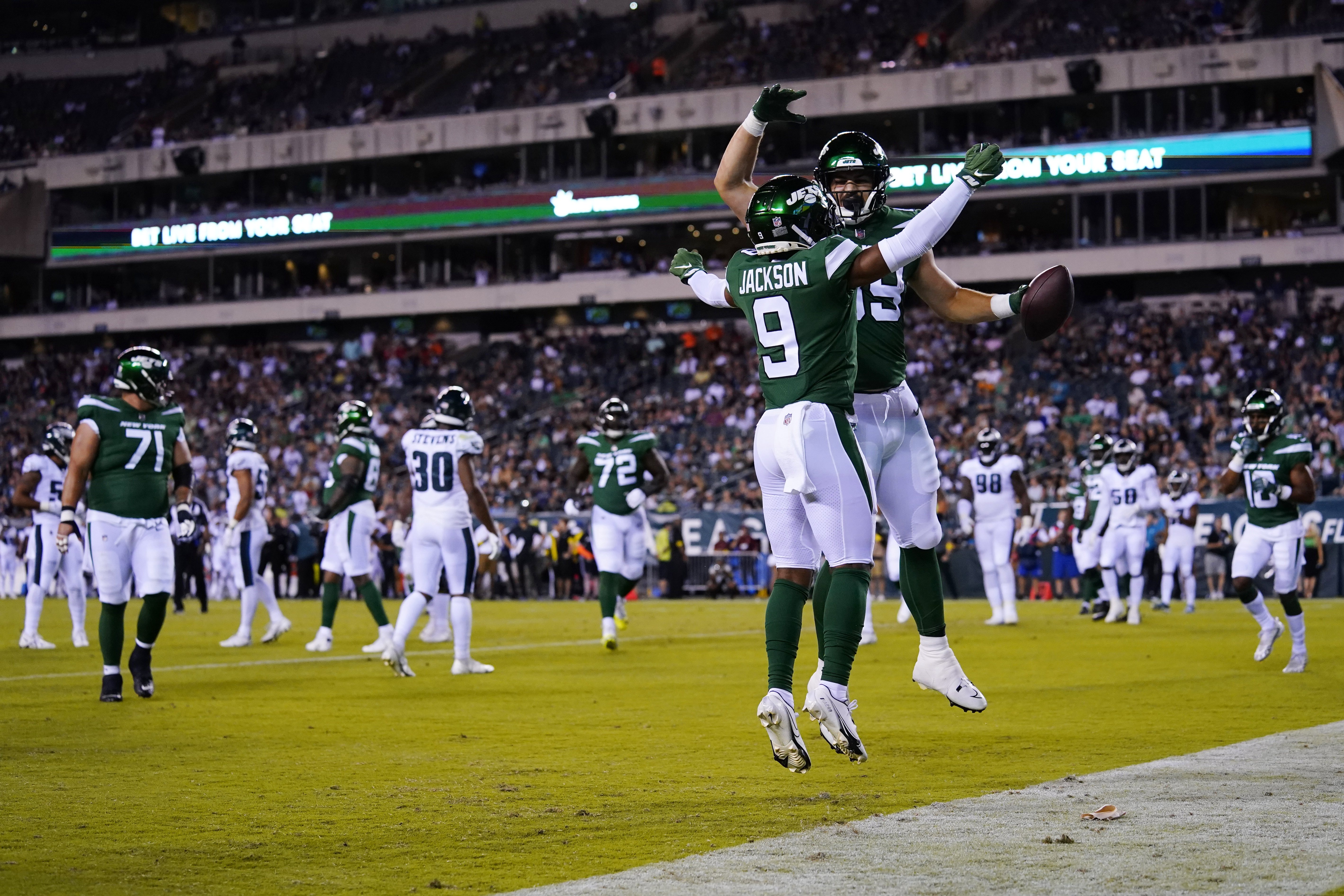 Jets QB Wilson injures knee in preseason win against Eagles