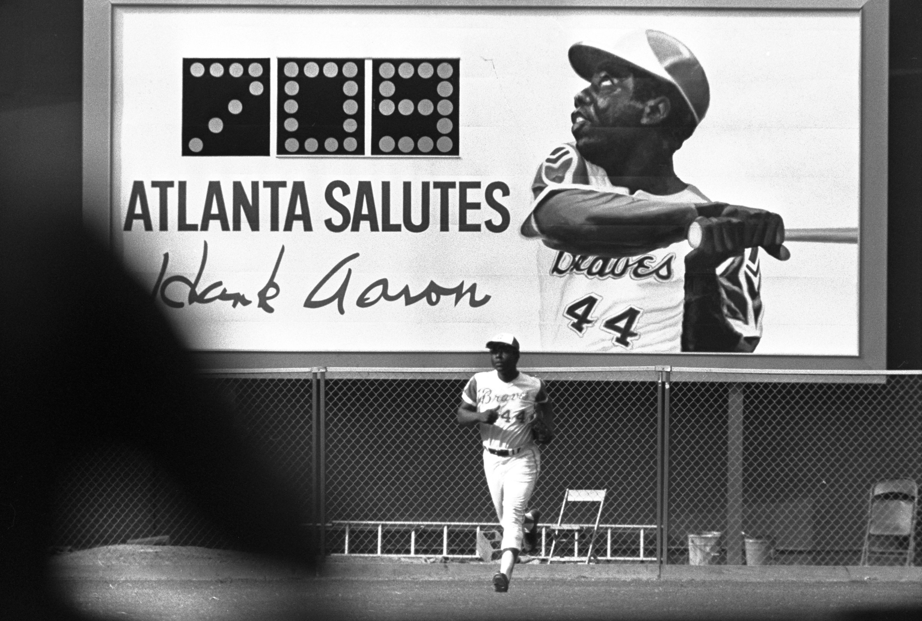 Tomahawk chop' under scrutiny as Atlanta Braves compete in World Series -  ABC News