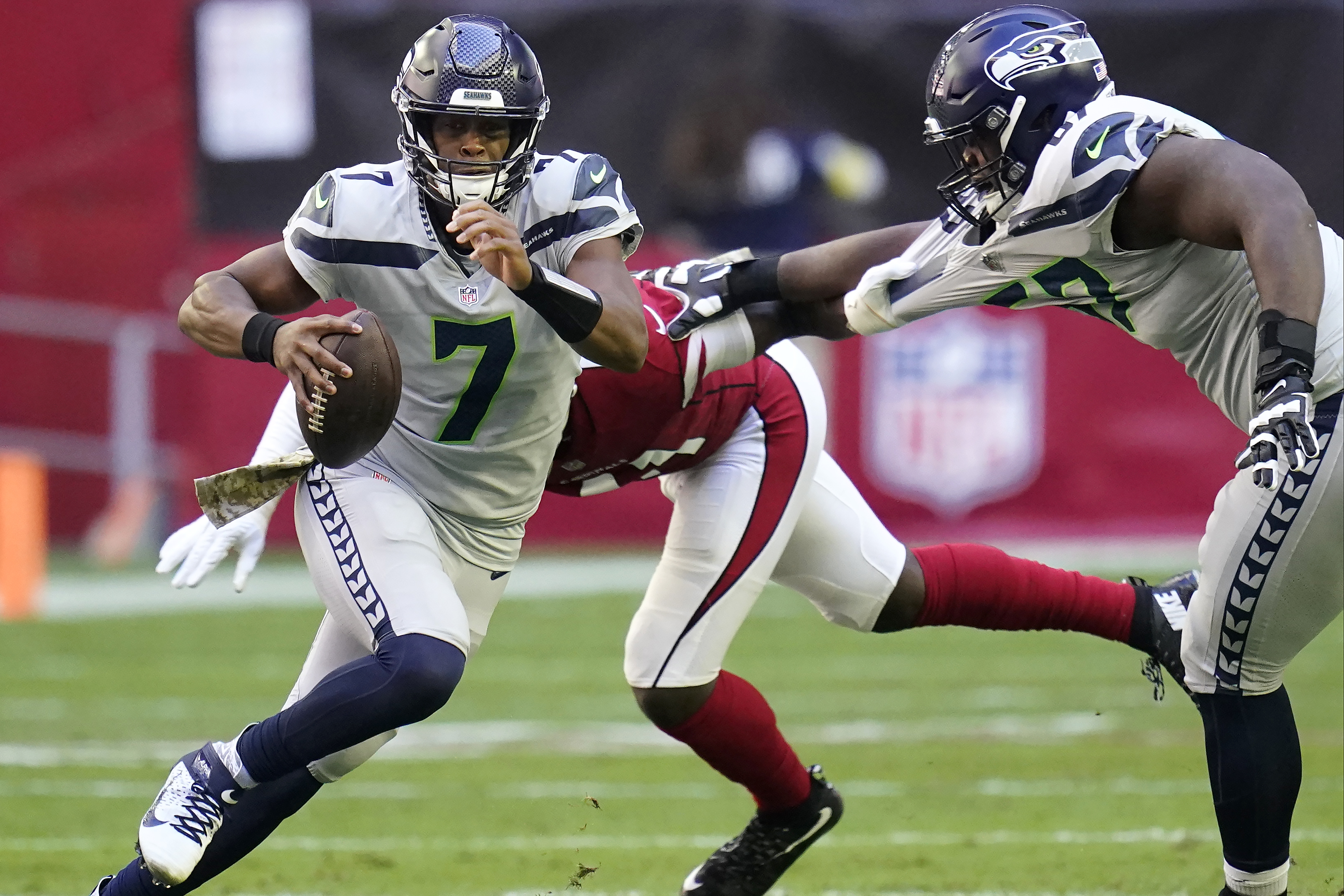 Russell Wilson dismisses wristband comment from Pete Carroll – KXAN Austin