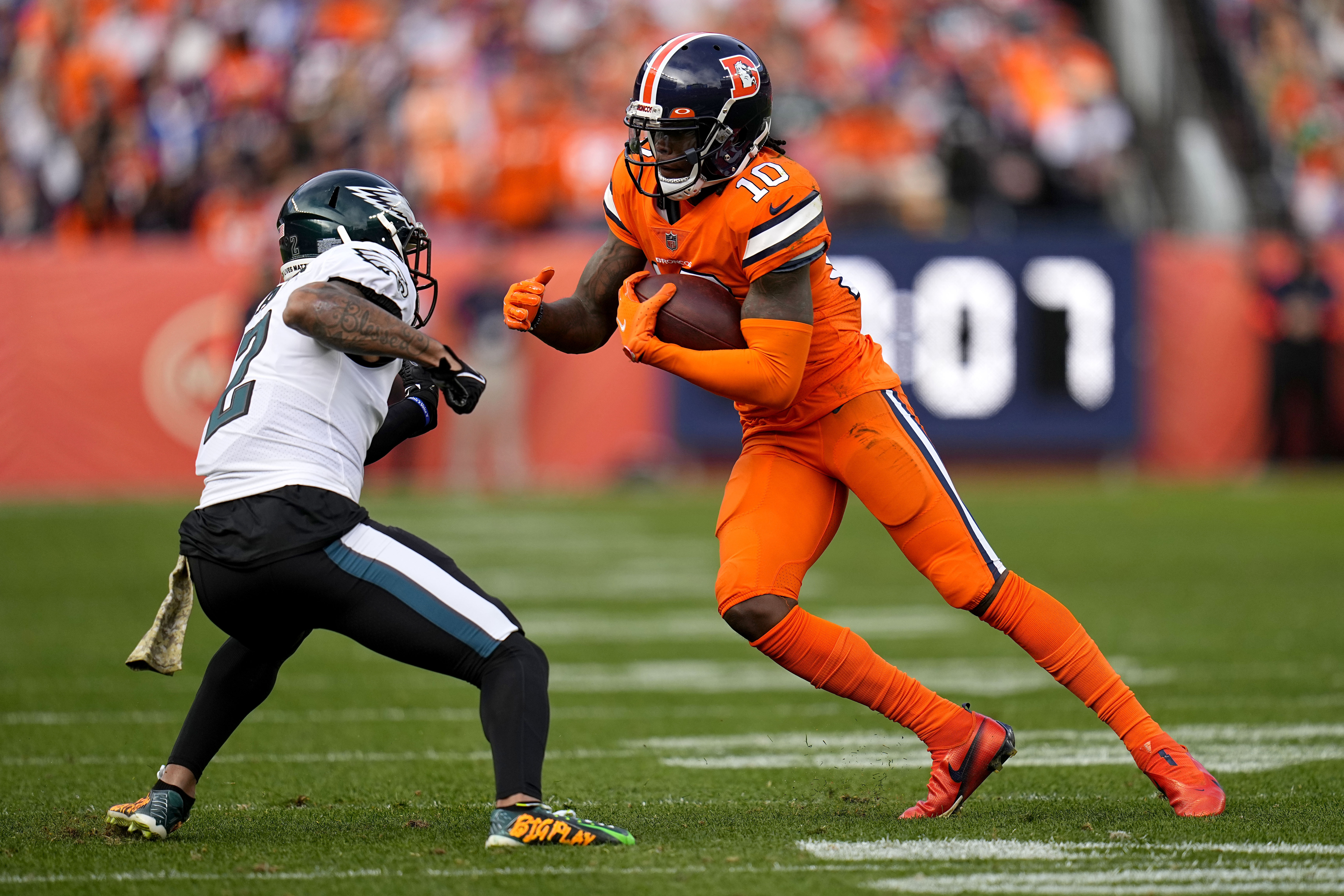 Philadelphia Eagles acquire TE Albert Okwuegbunam from Denver Broncos