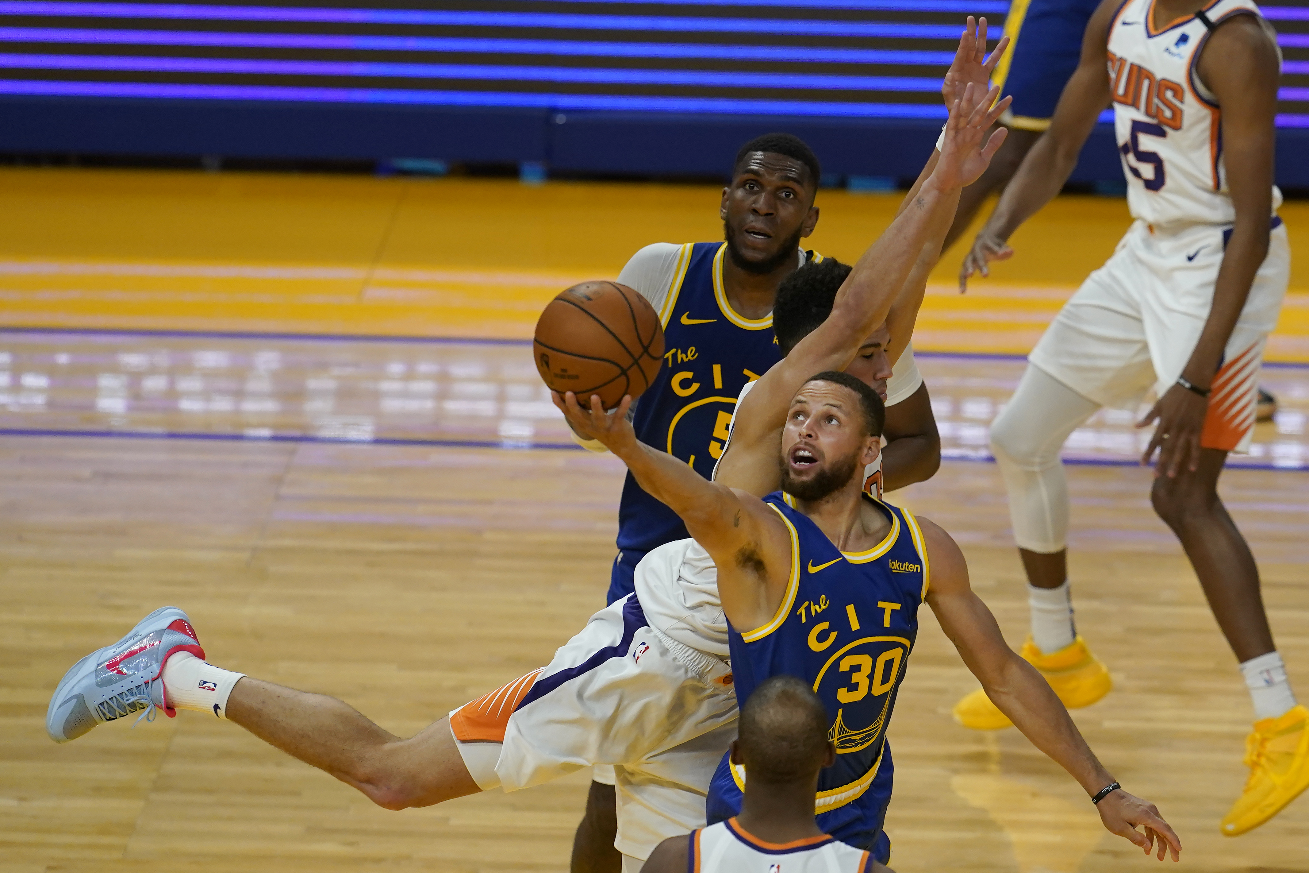 Warriors' Steph Curry notches 24 points in return from injury vs. Suns