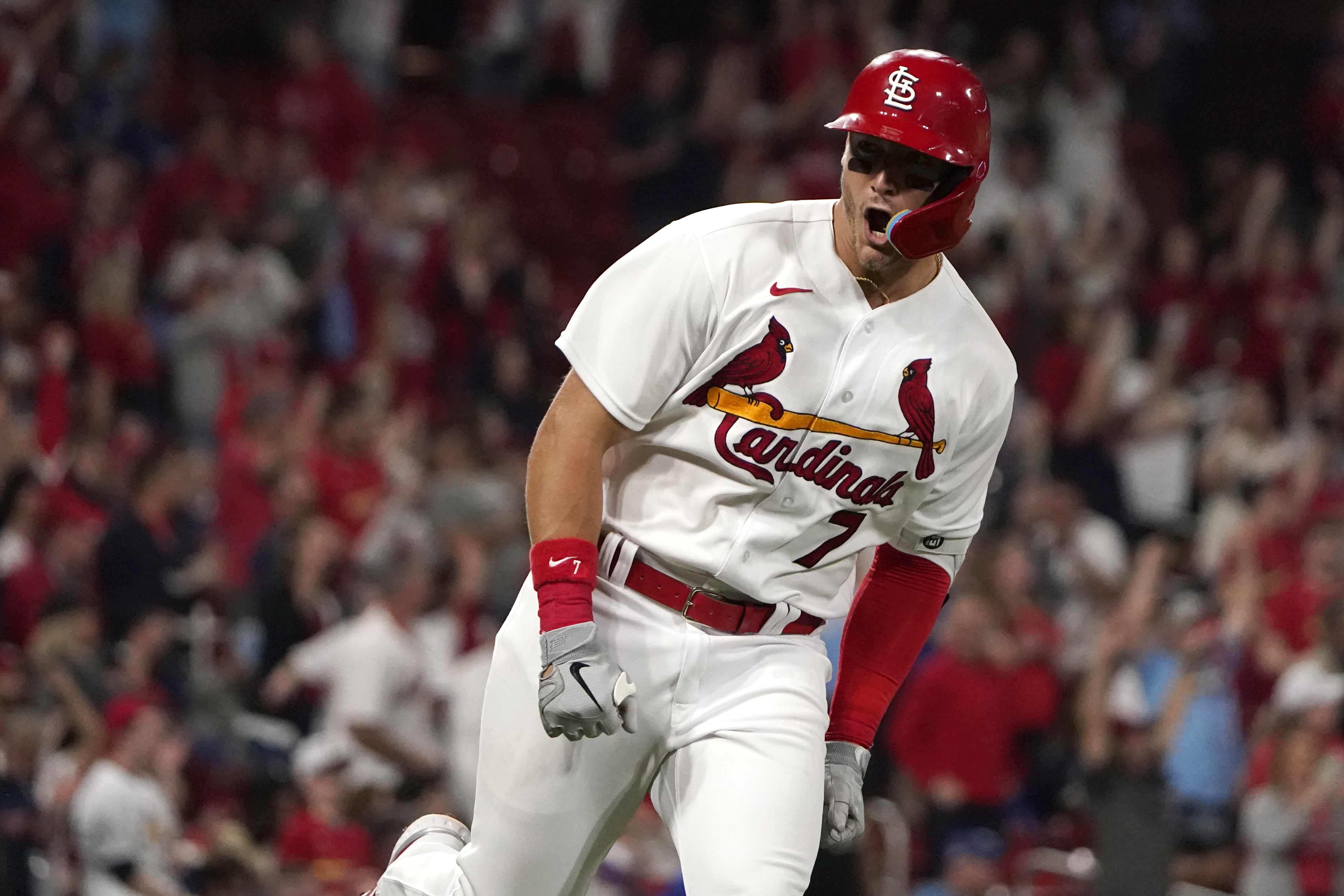 Pujols homers, gets 3 hits to propel Cards past Royals 6-5