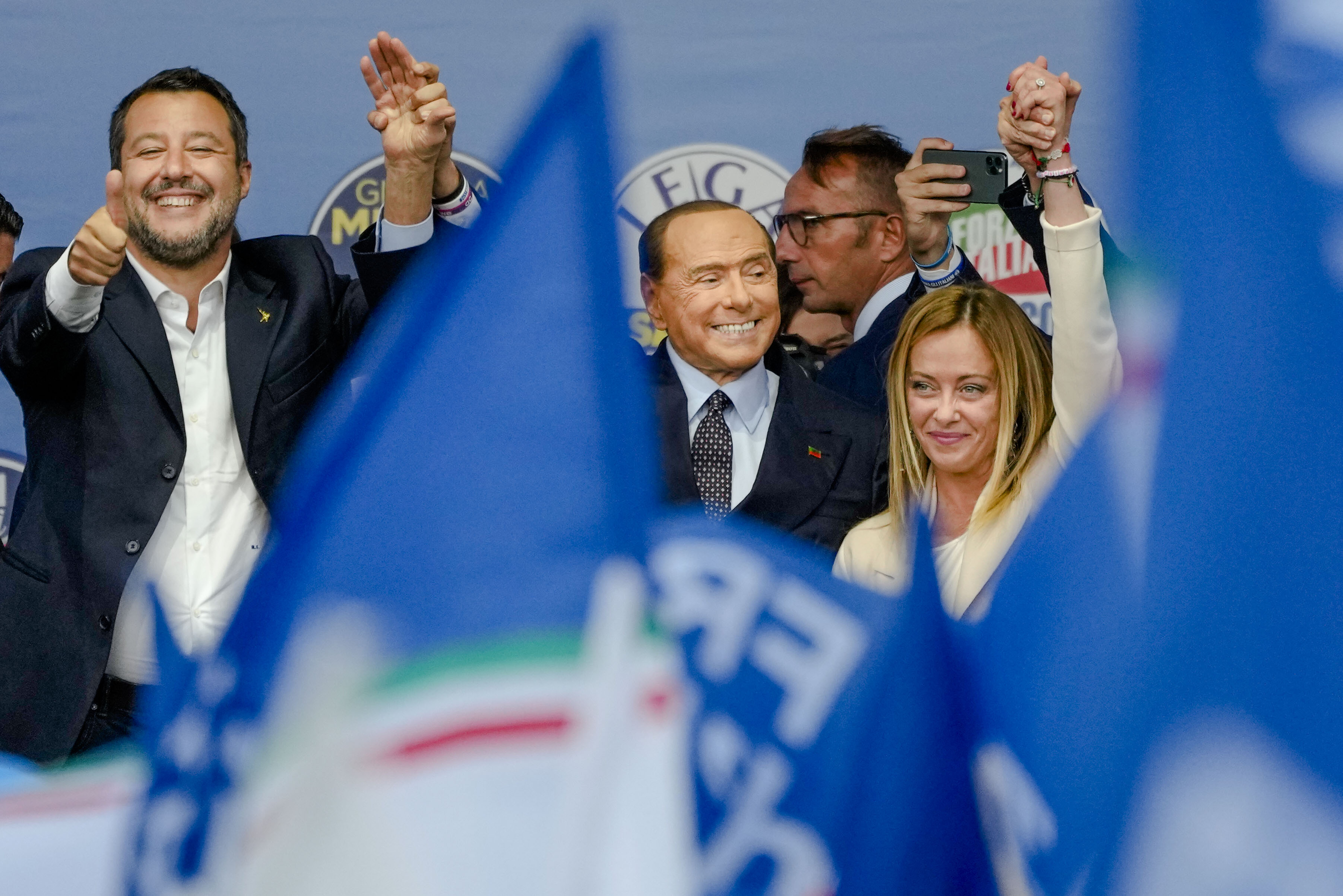 Выборы президента испании. Сильвио Берлускони 2022. Мелони Сальвини Берлускони. Премьер министр Италии 2022 Джорджа Мелони. Лидер партии Италии Джорджа Мелони.