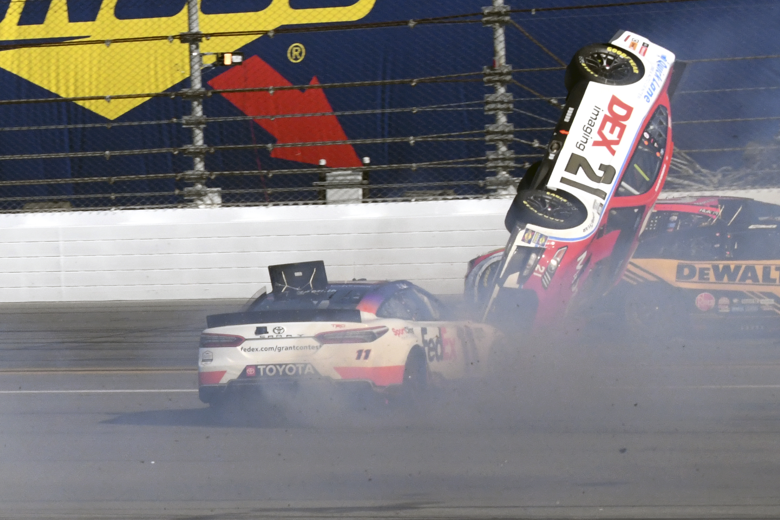 Hamlin s chase for 4th Daytona 500 win ends with early crash