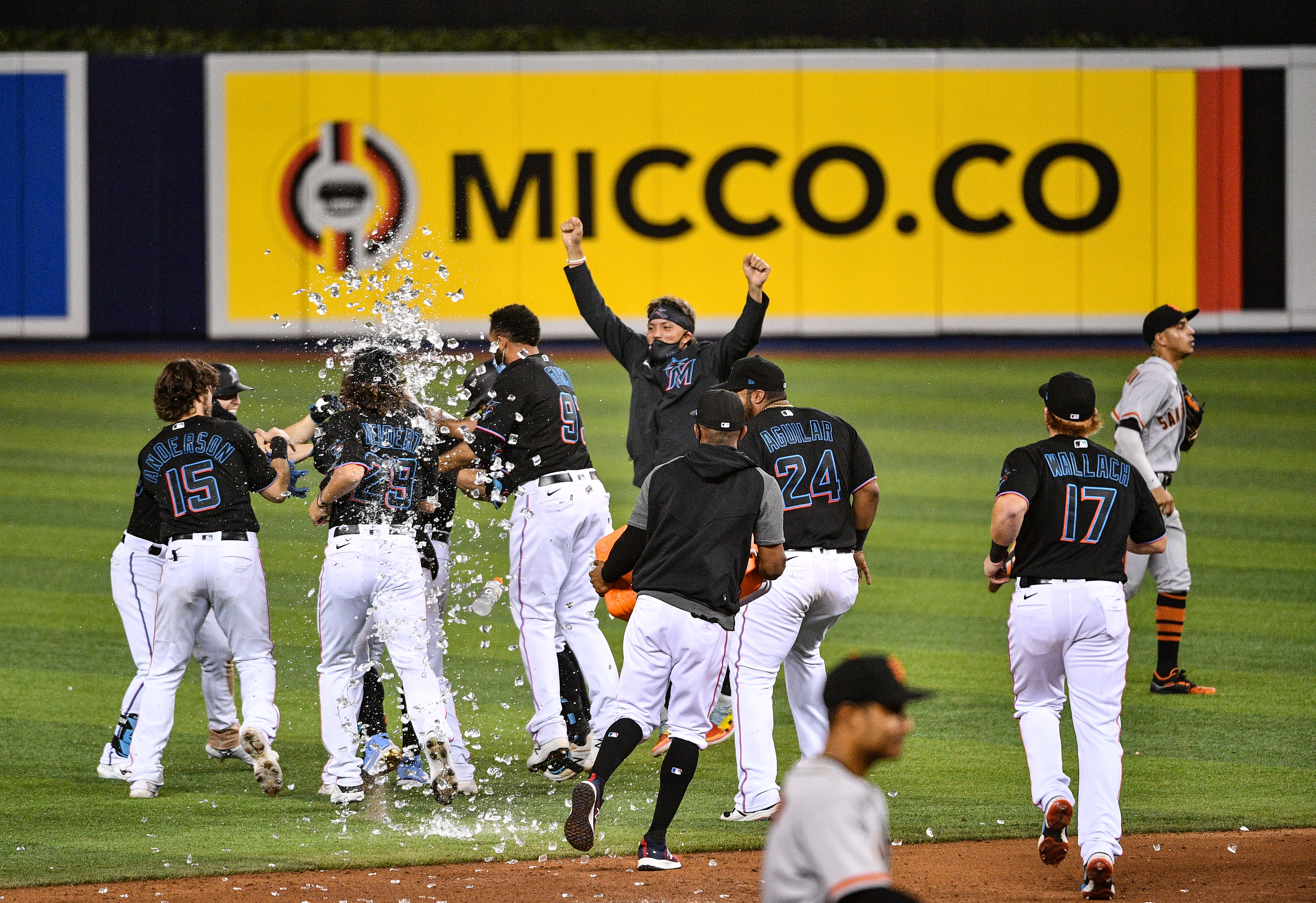 Alfaro helps Marlins rally in 9th, 10th to beat Giants 7-6