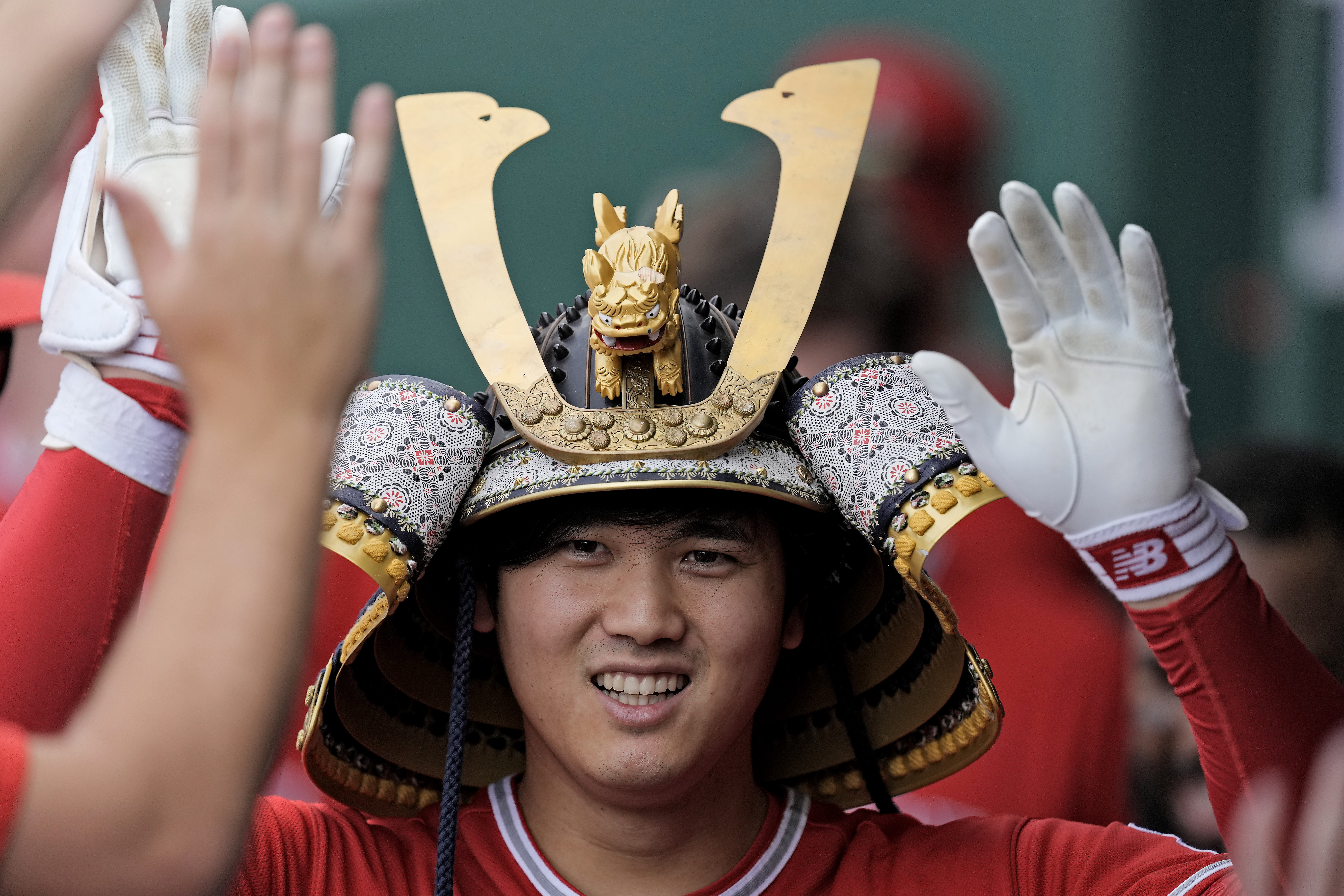 Shohei Ohtani fans get chance to see copy of Angels samurai helmet