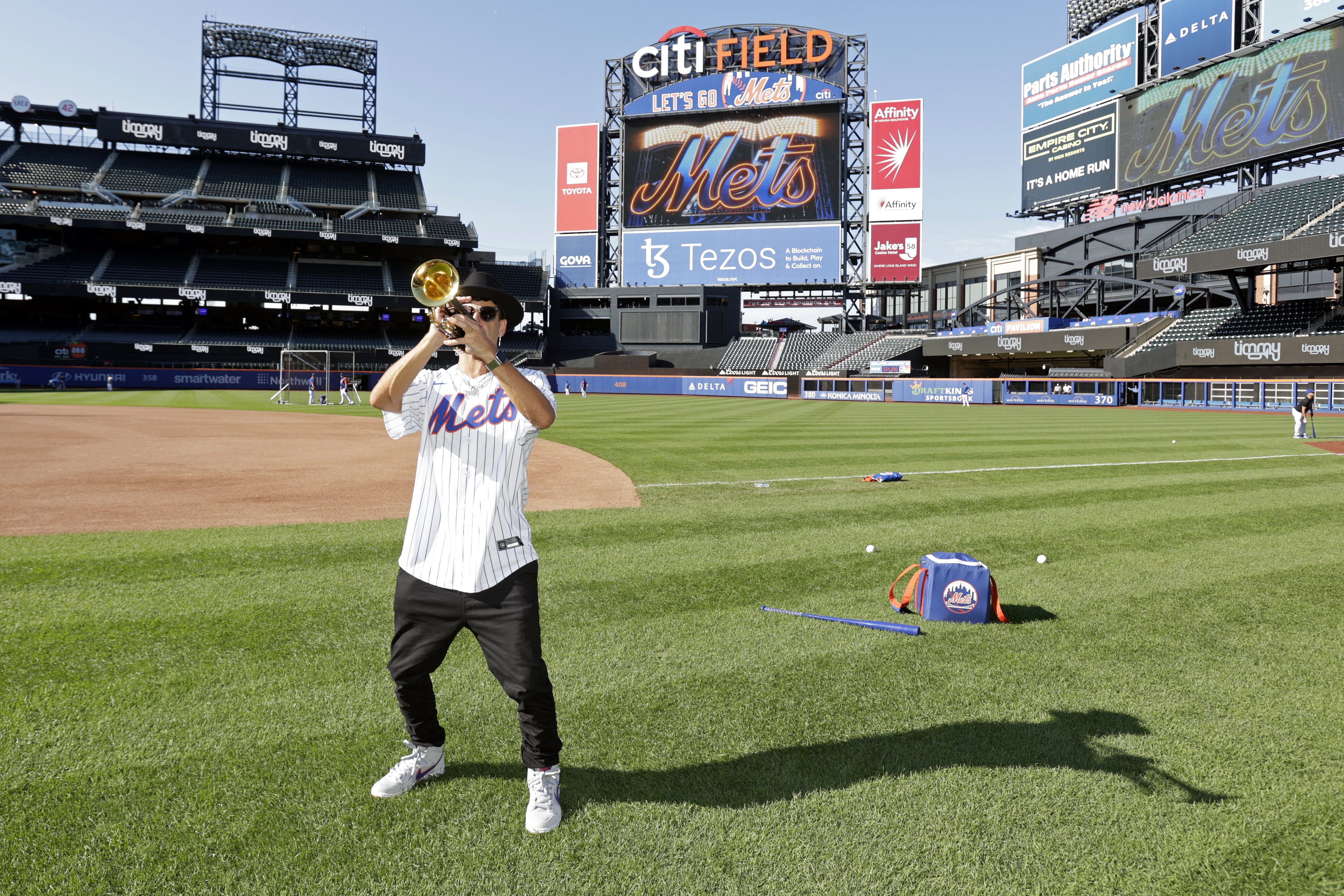 New York Mets on X: Cue the trumpets…Live edition. 🎺 @TimmyTrumpet will  be at @CitiField on Aug. 30 to throw out the first pitch and perform  “Narco” live if @SugarDiaz39 enters from