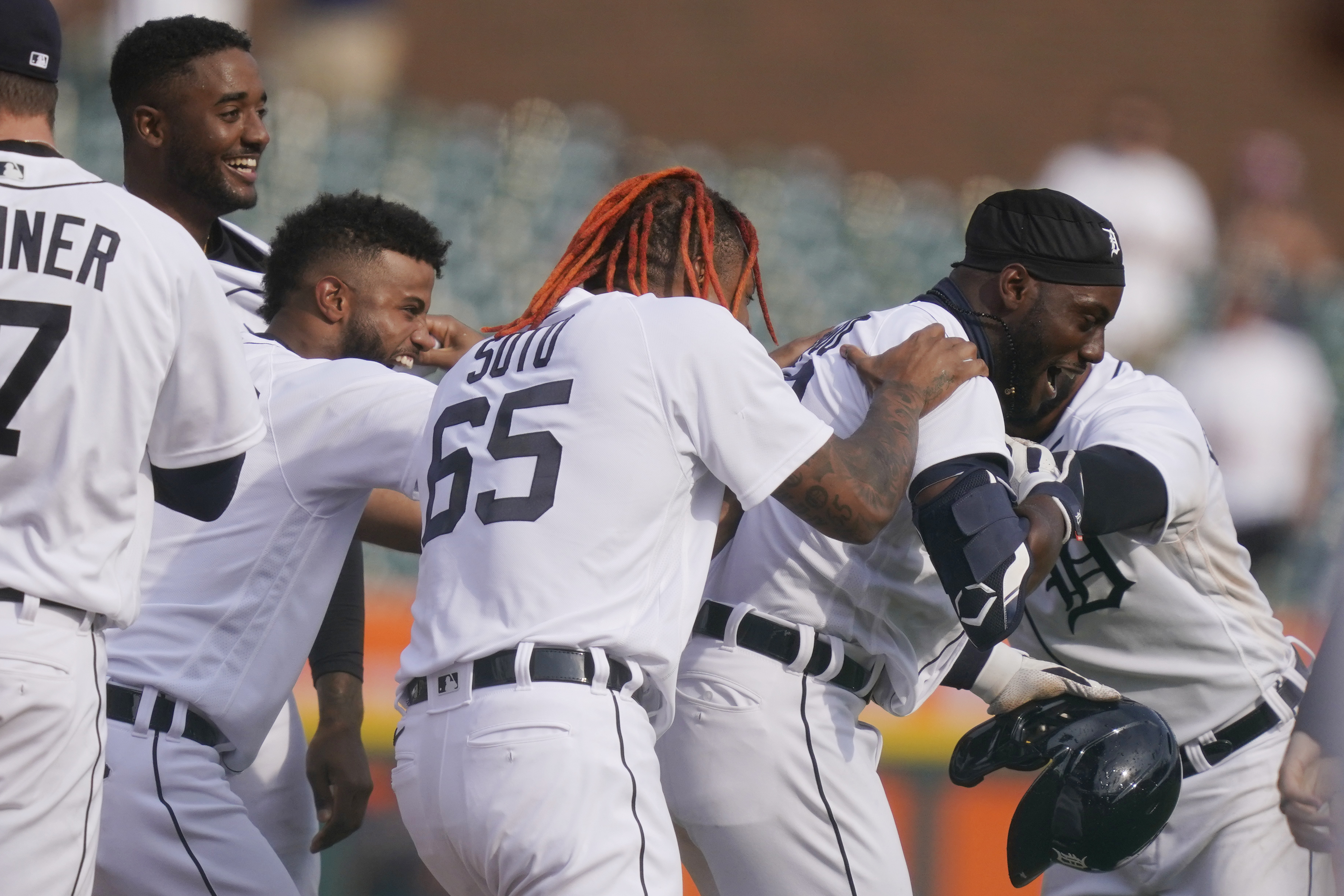 Tigers' pitchers battered by Nelson Cruz in 15-6 loss to Twins 