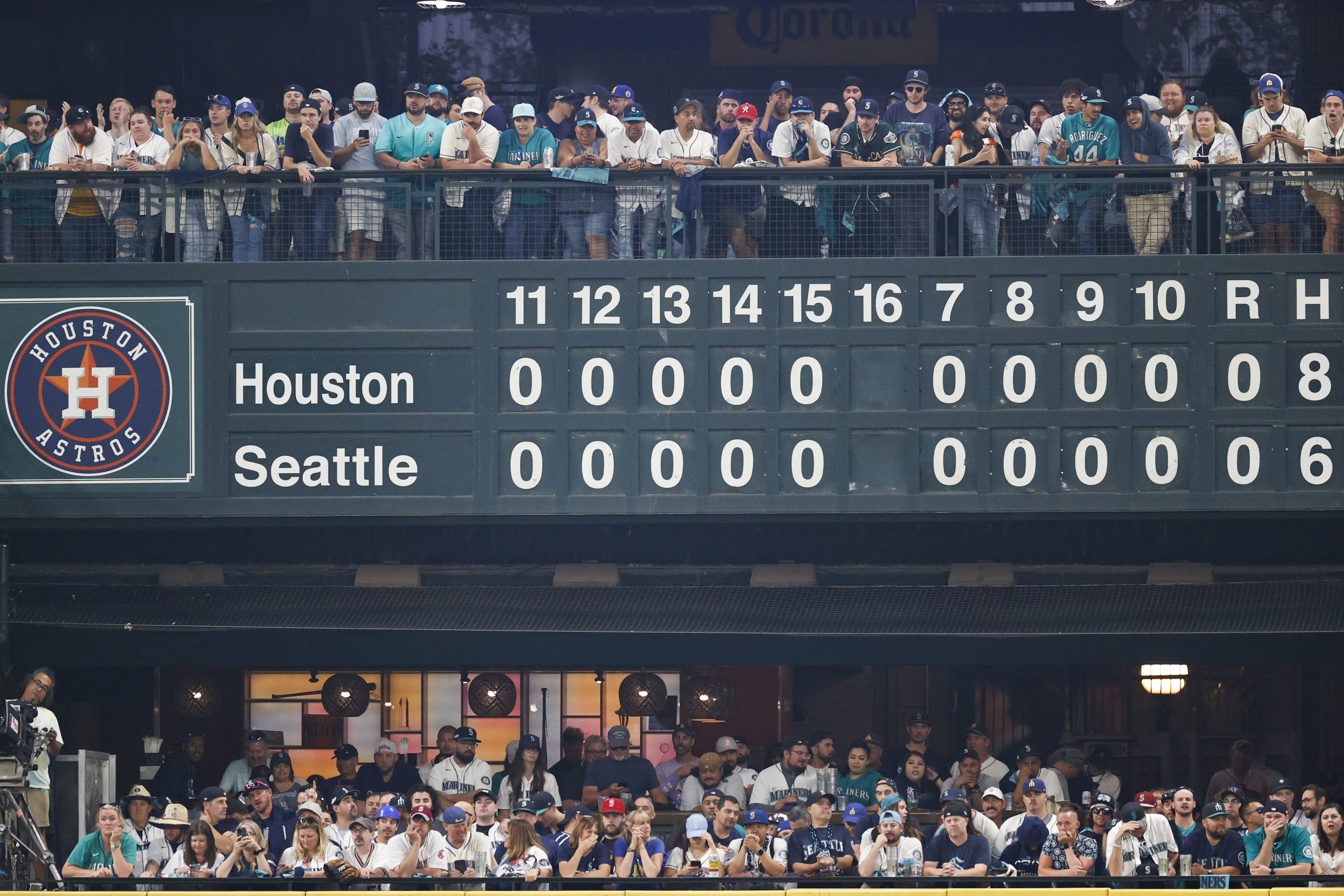 What is the score of the Houston Astros game?