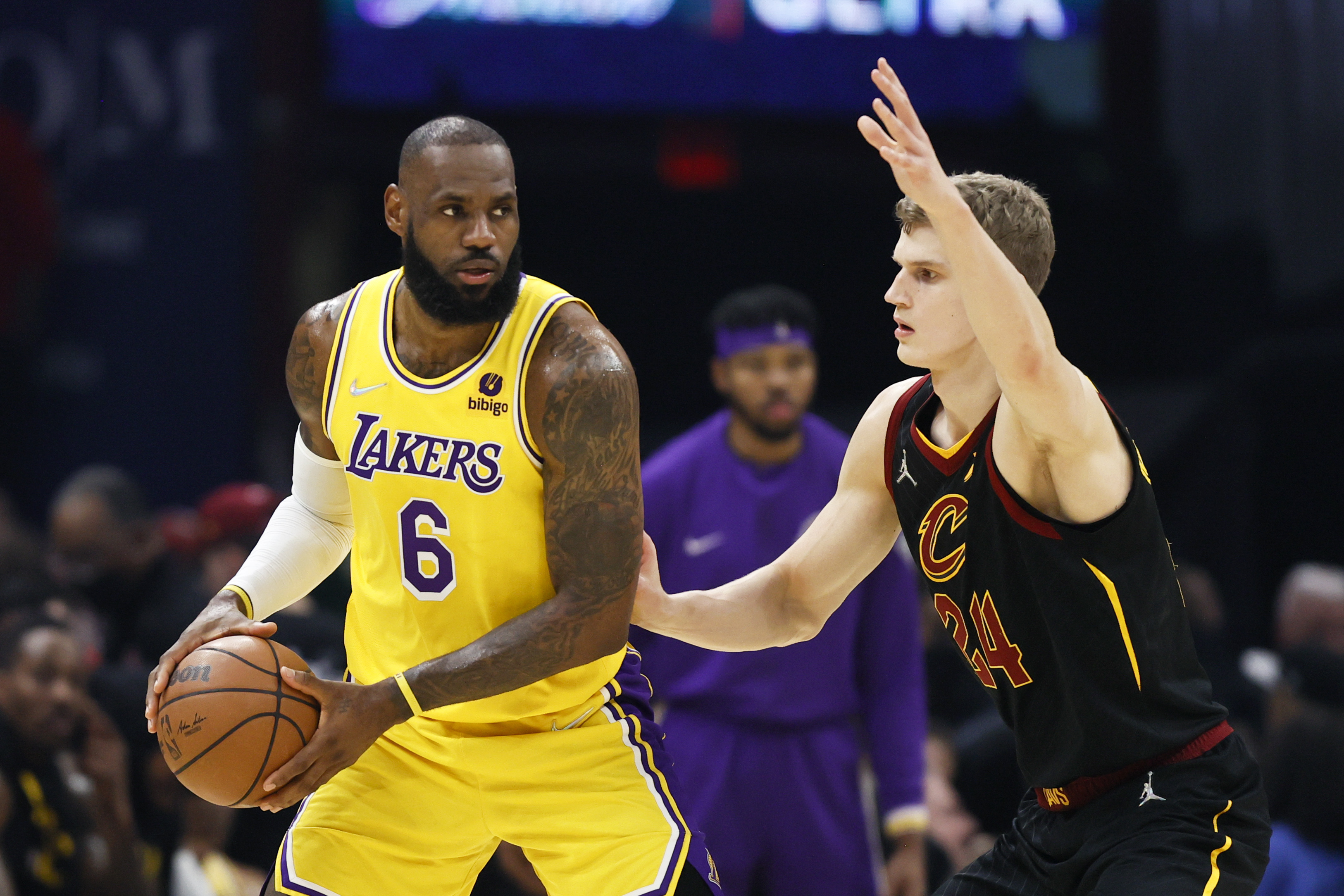 LeBron leads Lakers past Grizz 117-111 in OT for 3-1 lead – KGET 17