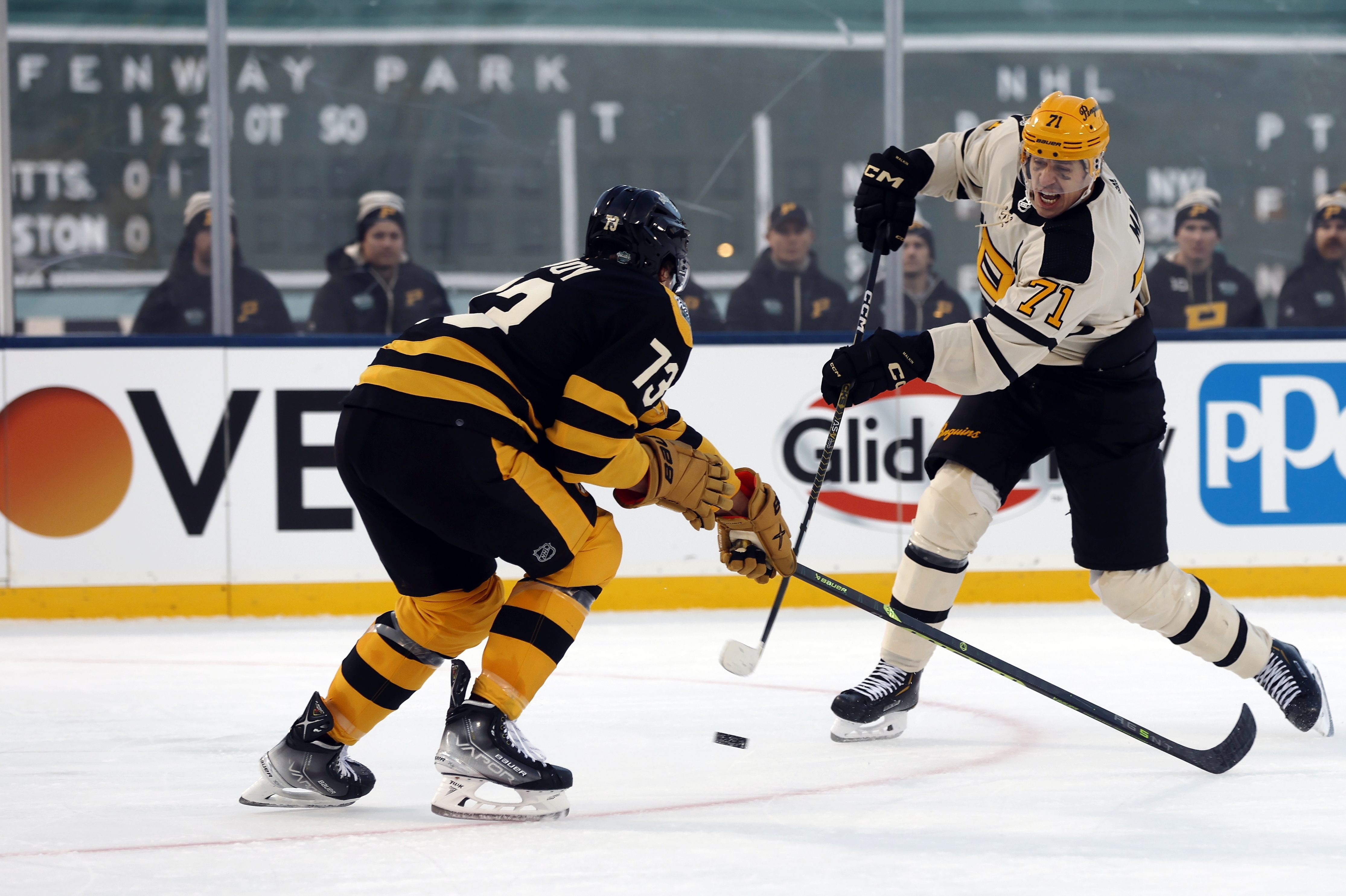 Jake DeBrusk scores twice as Bruins edge Penguins at Winter Classic 