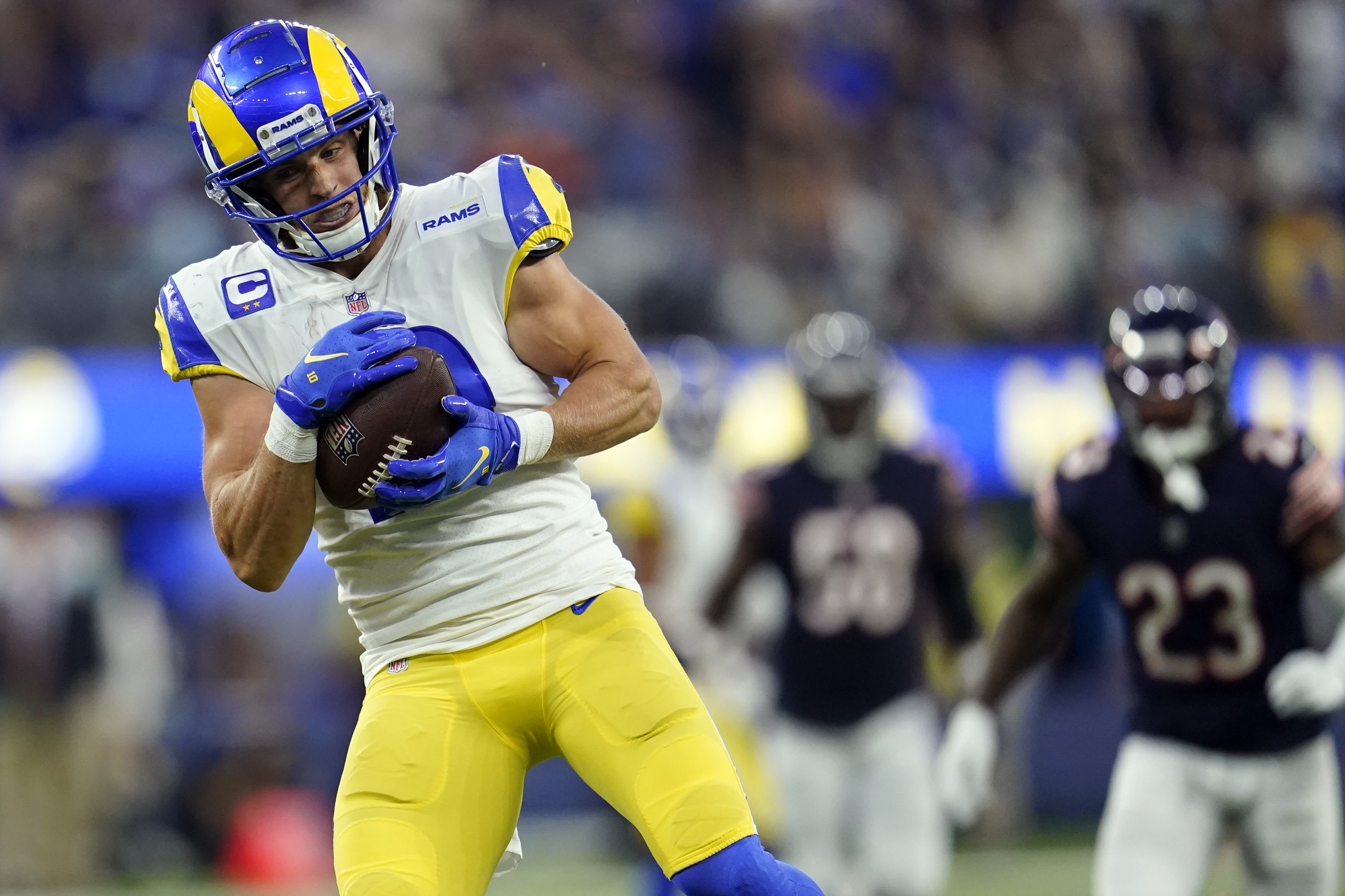 Stafford leads LA Rams past Bears 34-14 in dynamic debut