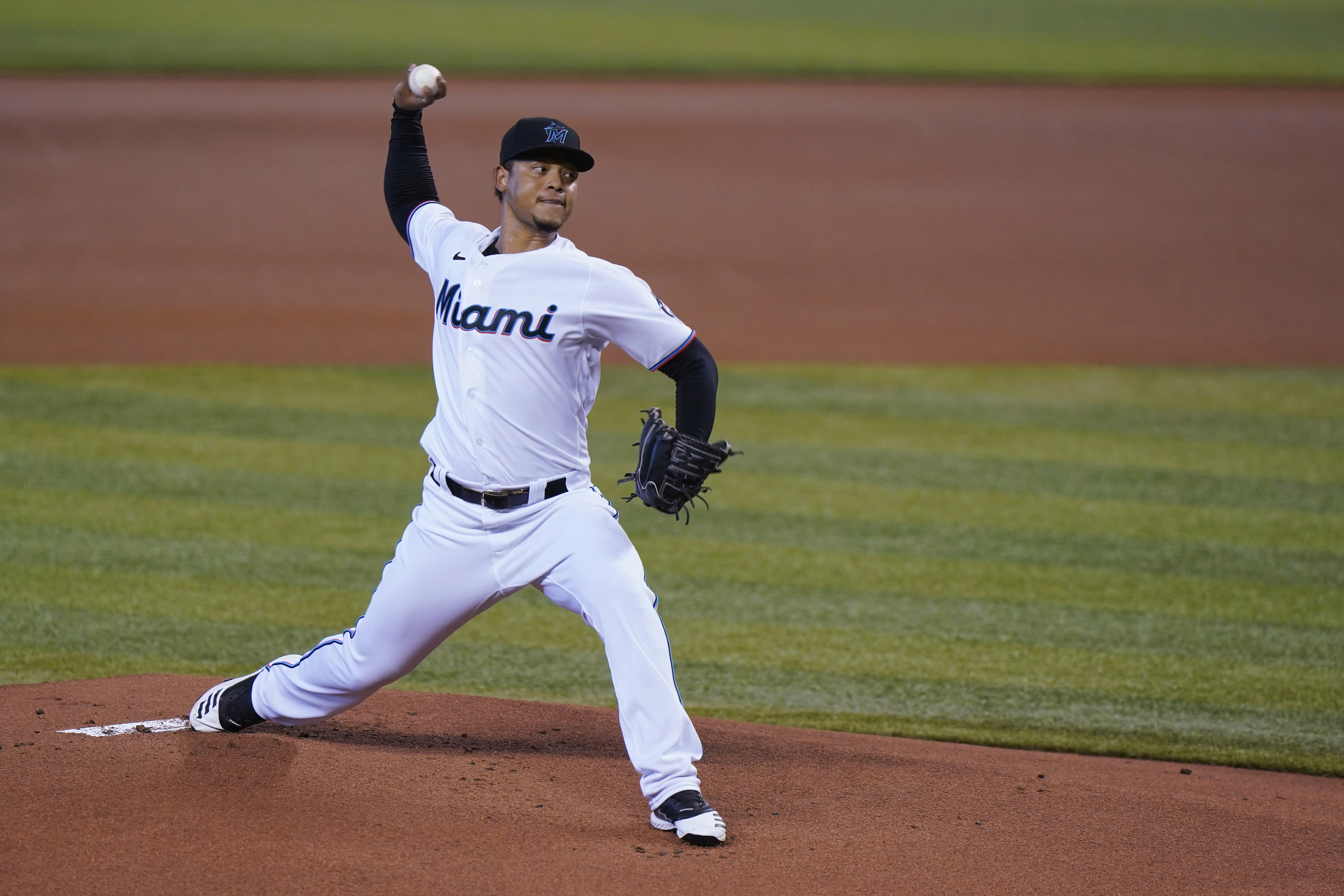 Marte's homer gives Marlins 3-2 win over Blue Jays