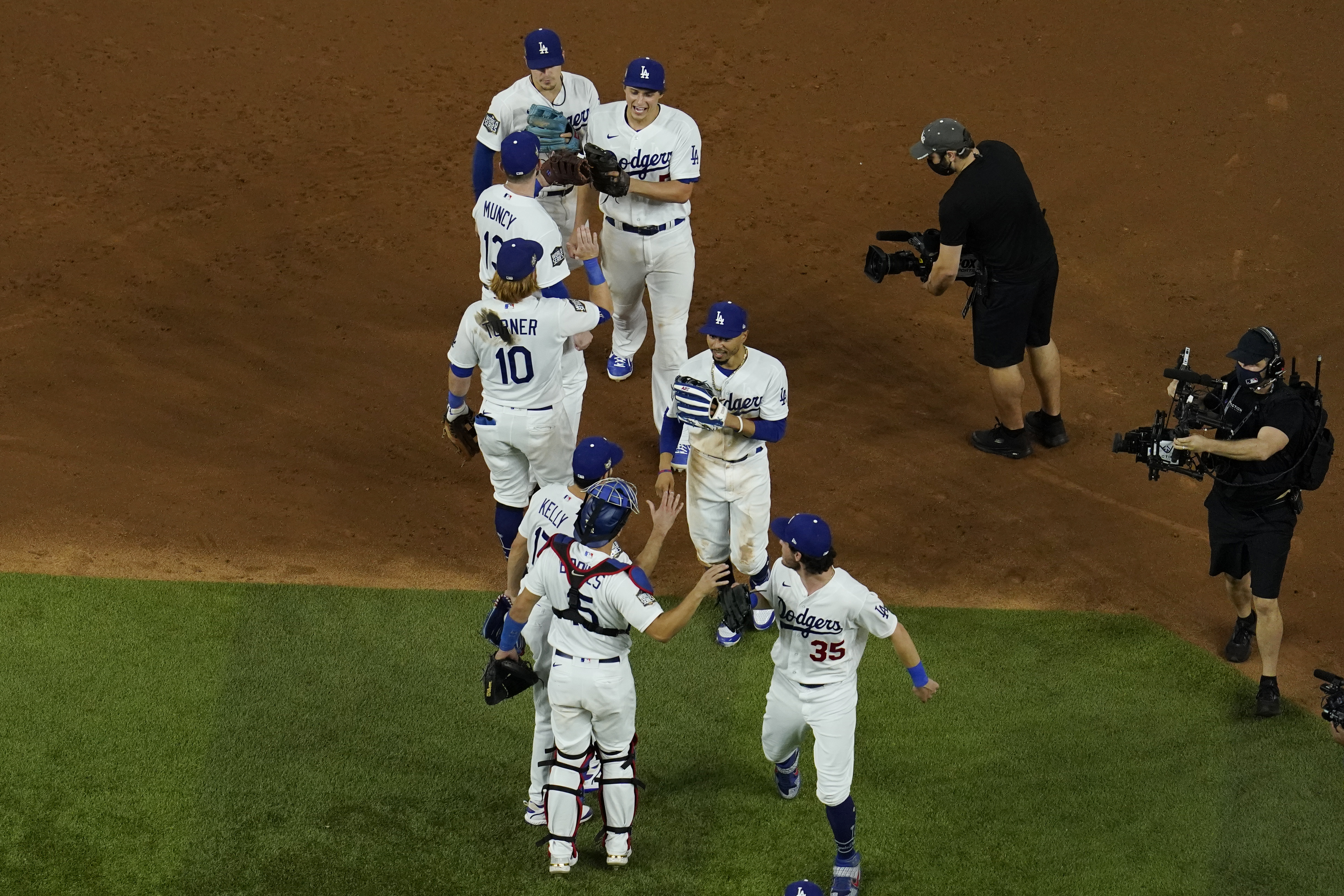 World Series Notebook La Rookie Vs Cy Young Winner In G2