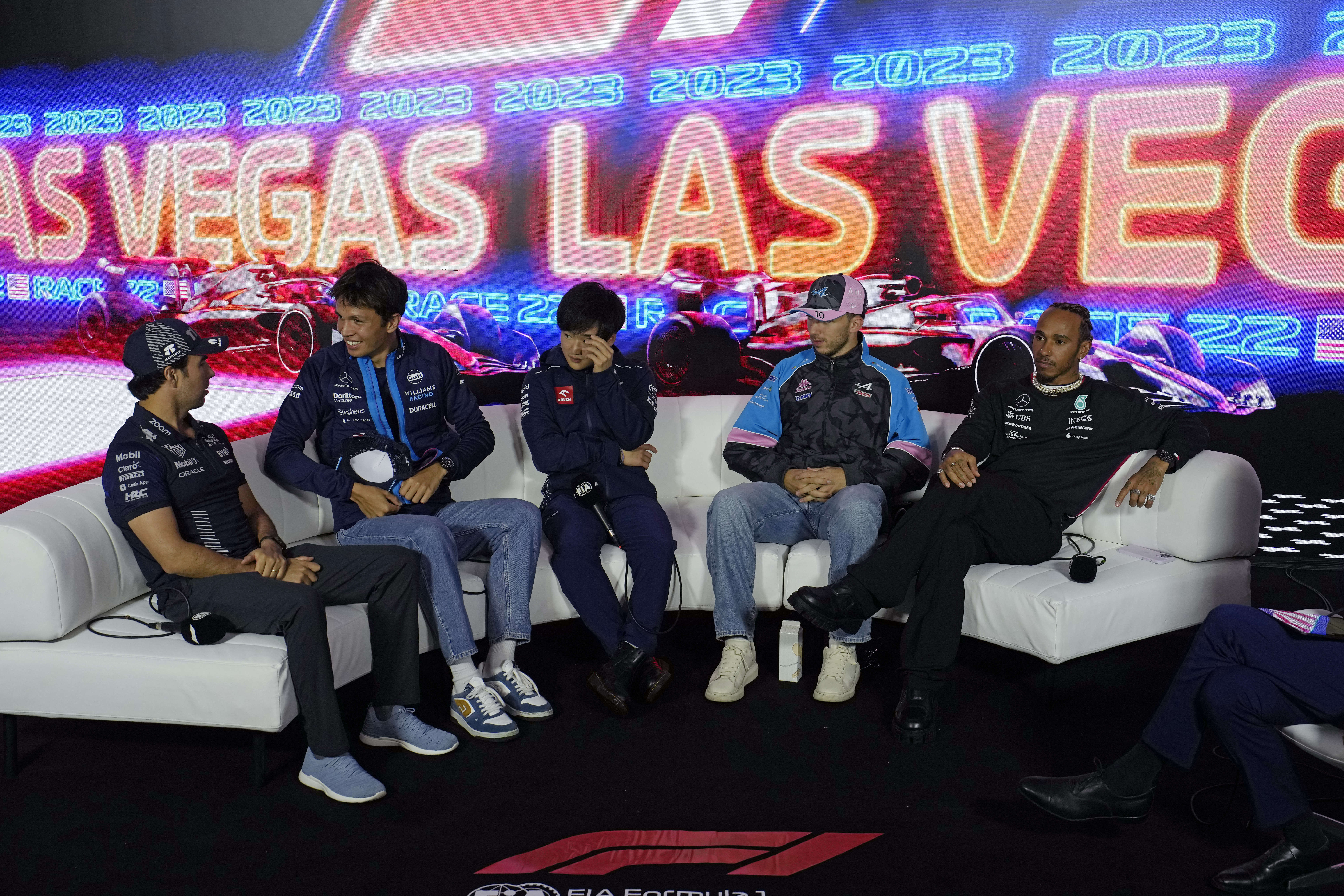 Pilotos e celebridades irão transmitir a pré-festa de Vegas em F1 23