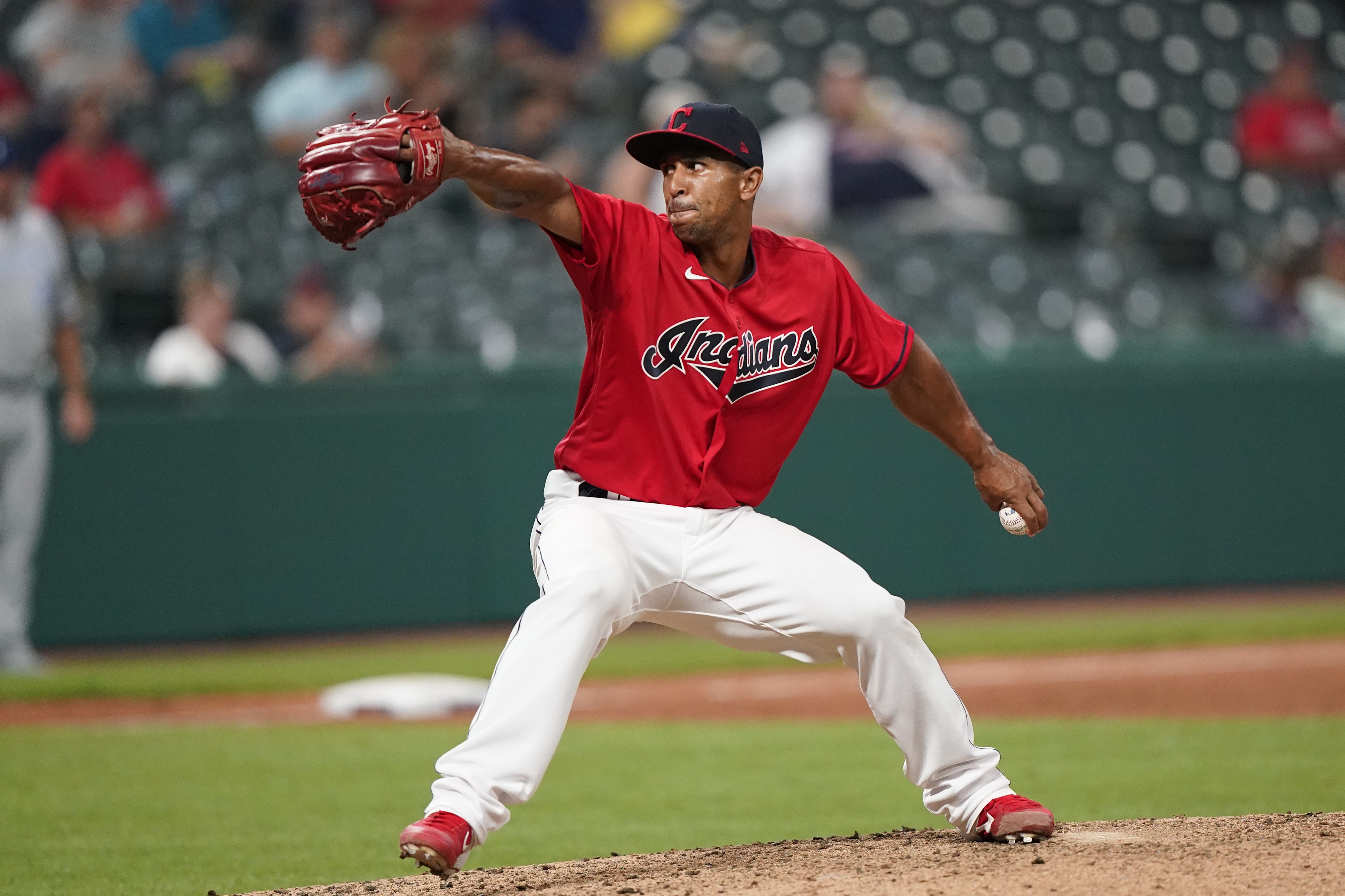 Cards reliever, rookie manager get heated on mound in win