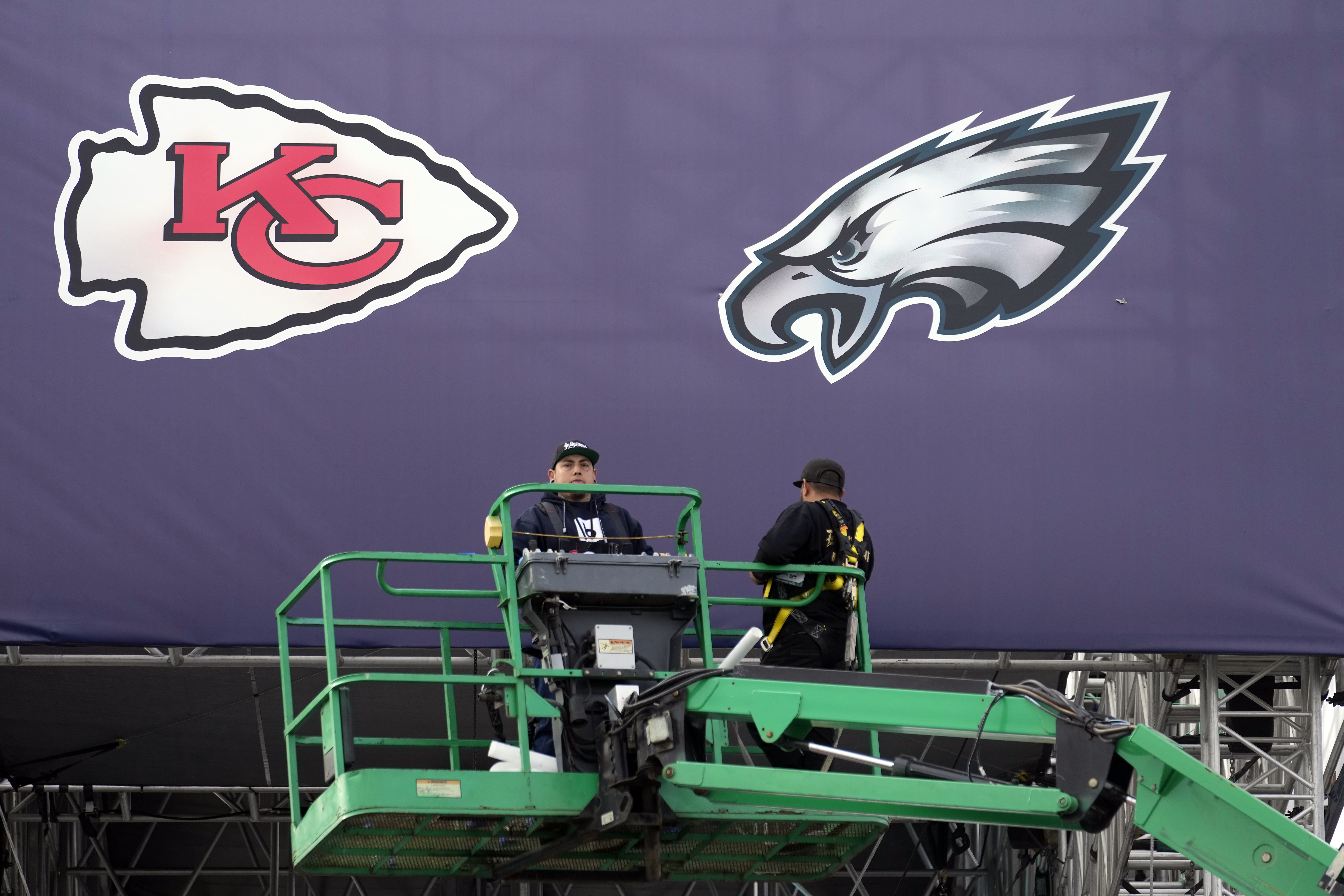 Years after a Chiefs fan donated his kidney to an Eagles fan, the pair now  head to Super Bowl LVII