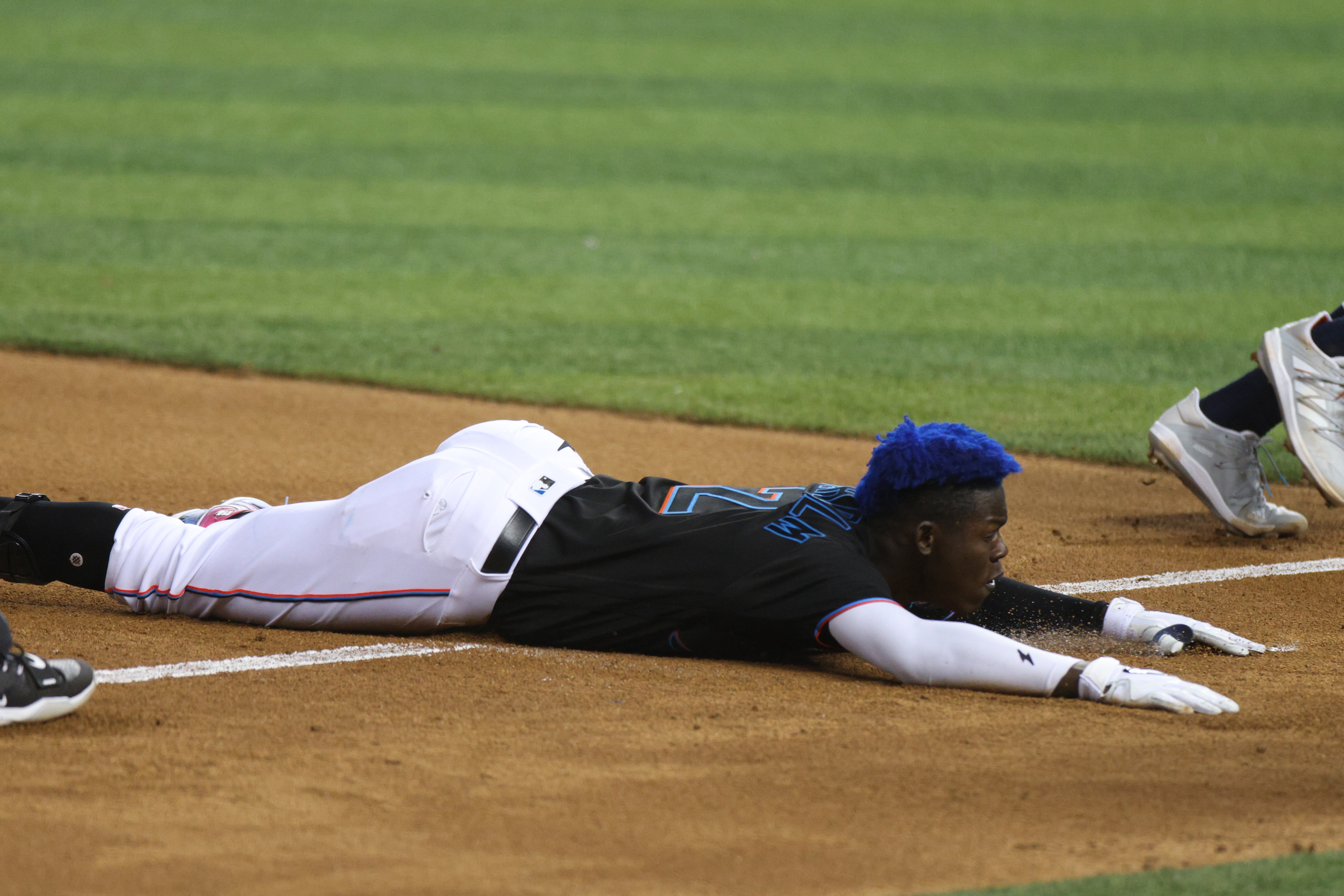 Molina, Cardinals rally past Alcantara, Marlins 4-2