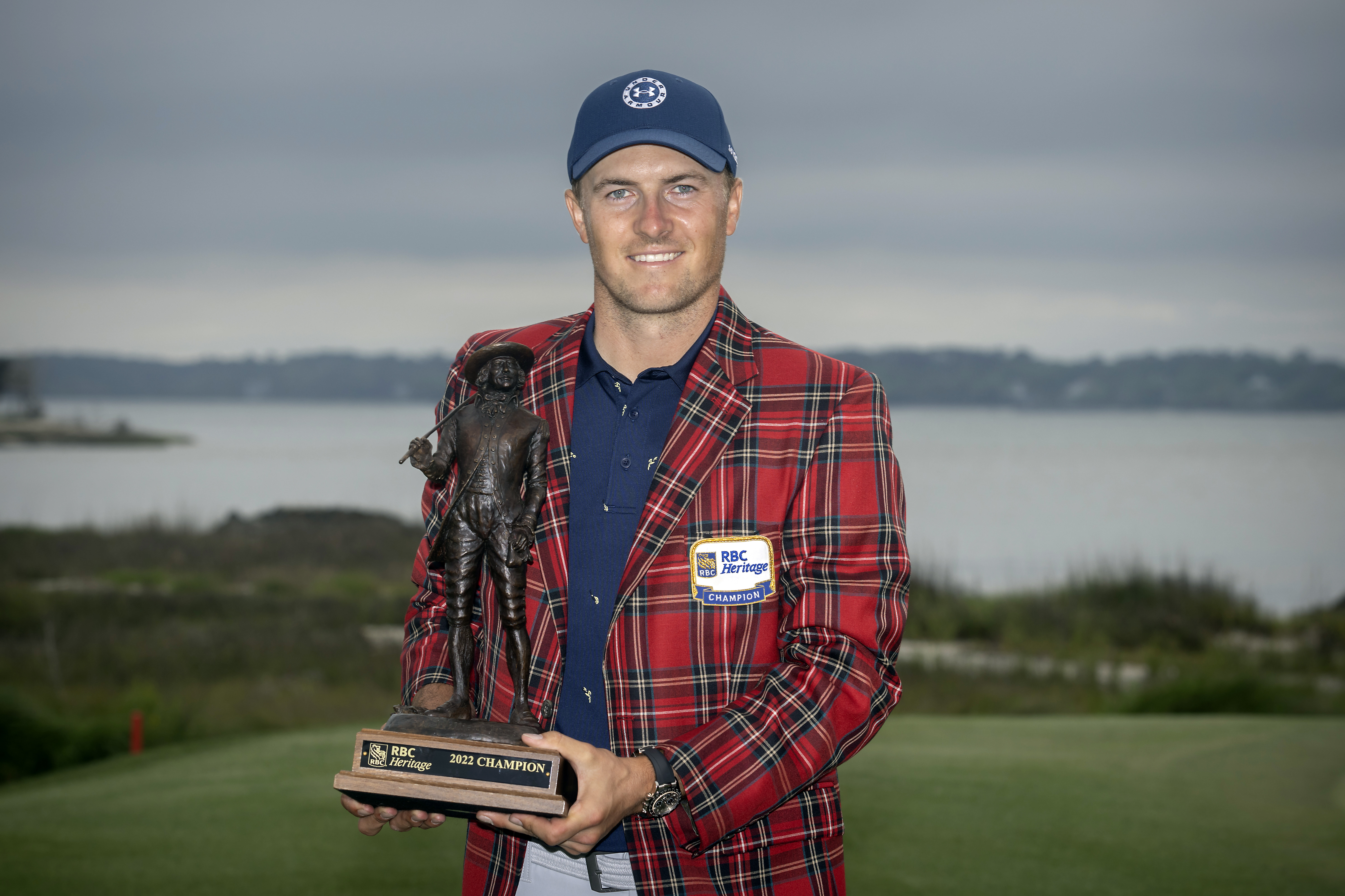 Spieth beats Cantlay with playoff bunker shot to 7 inches