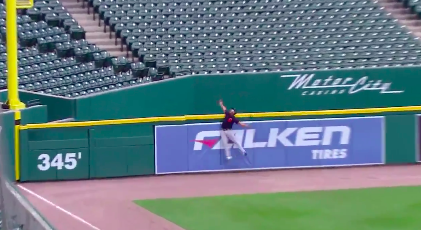 MLB: Detroit Tigers' Riley Greene flies through air to take catch