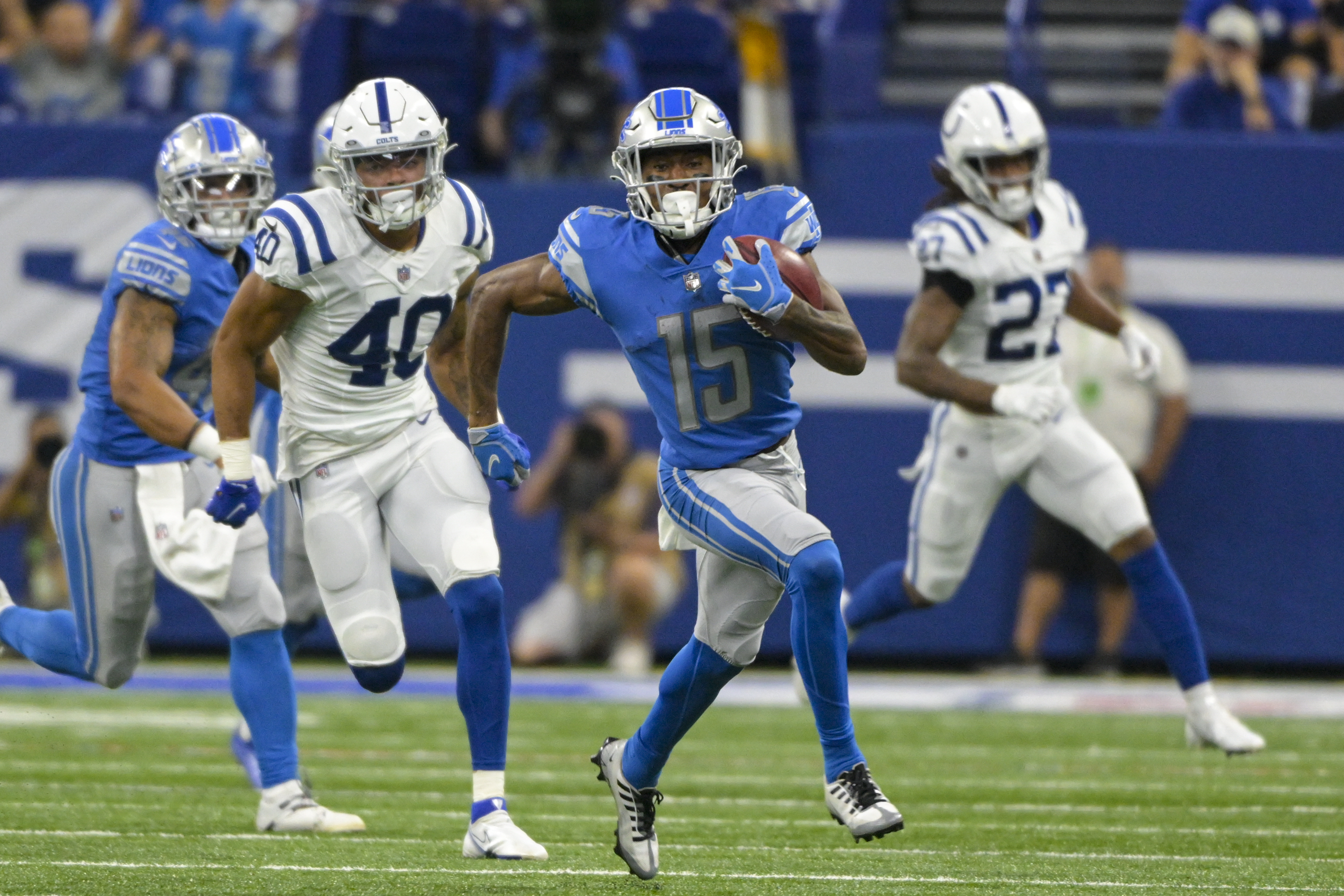 Igwebuike's late TD, 2-point stop lead Lions past Indy 27-26