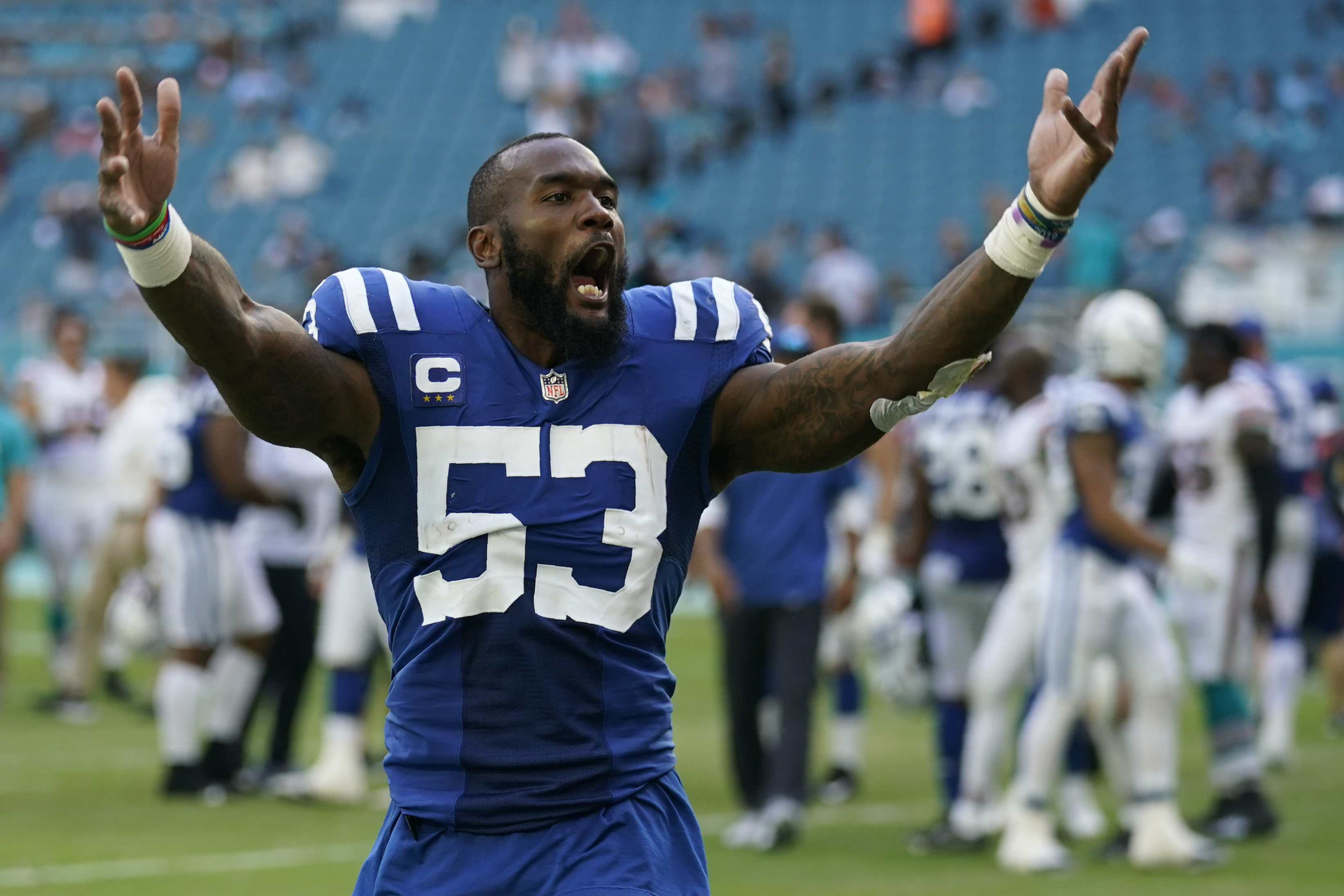 Colts get 1st win of season, top sputtering Dolphins 27-17