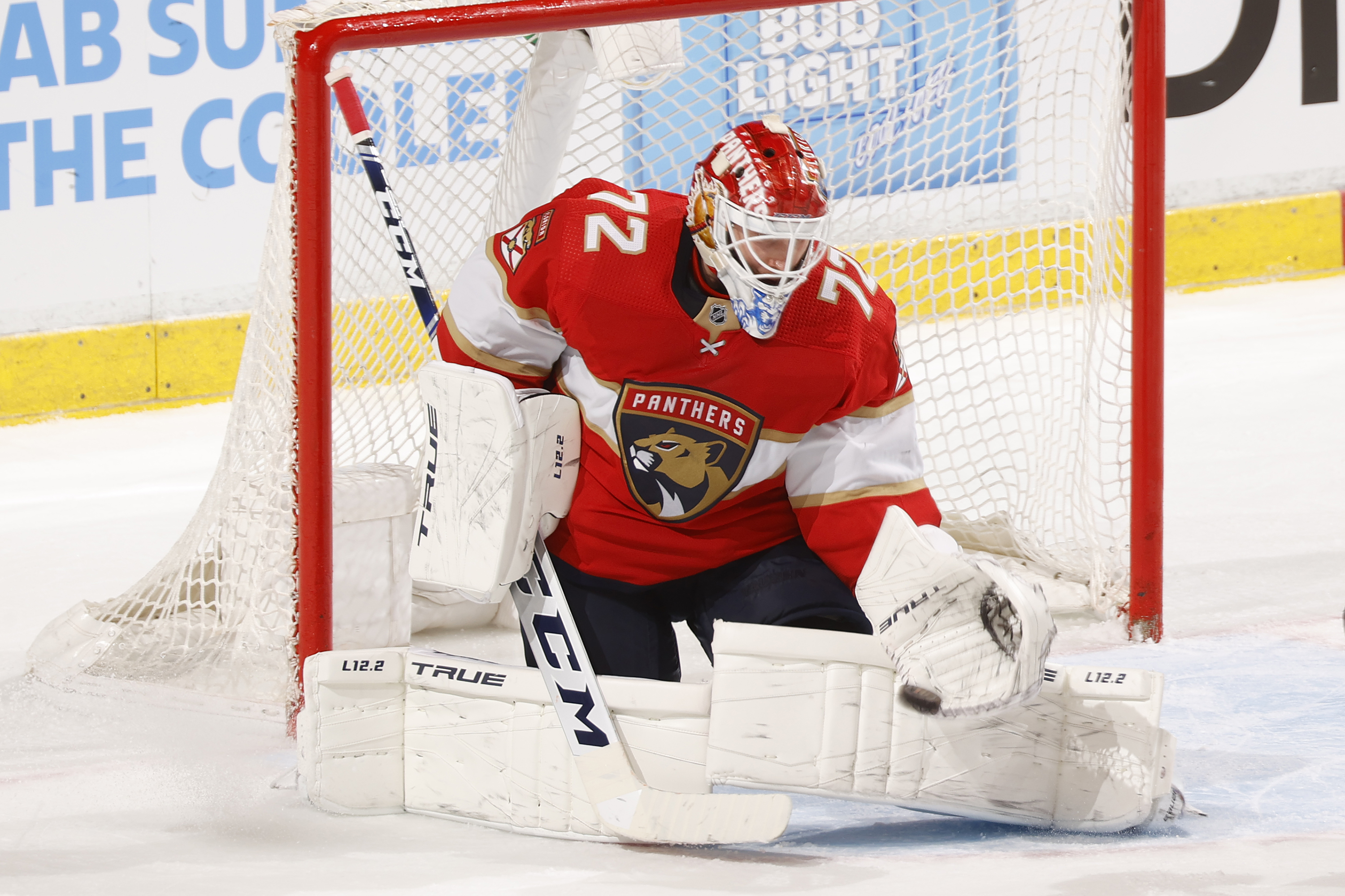 Vasilevskiy stops 32, Lightning top Panthers 3-1 in Game 2