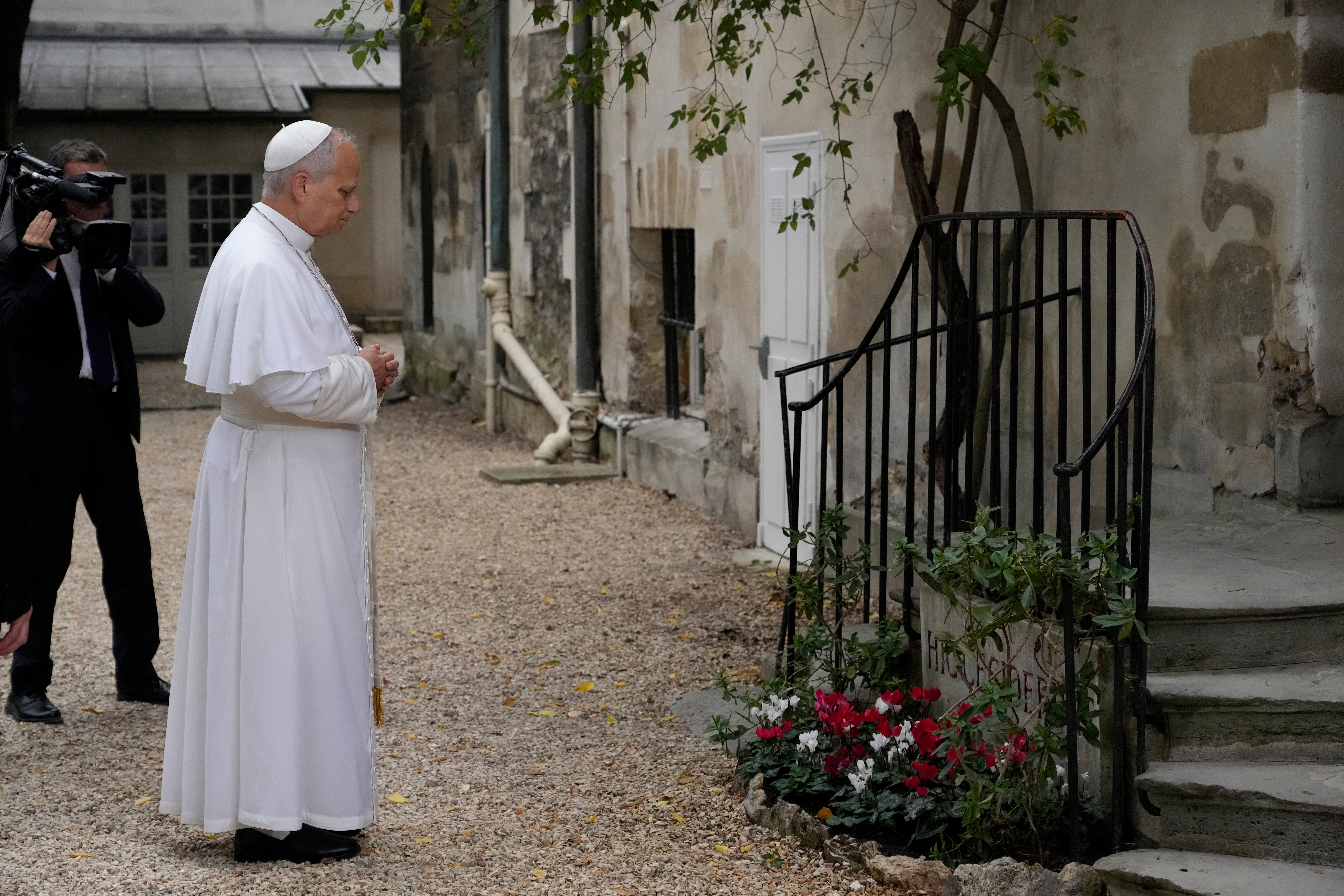 Pope encourages Catholics in deeply secular France to persevere as Paris shuts down for huge Mass