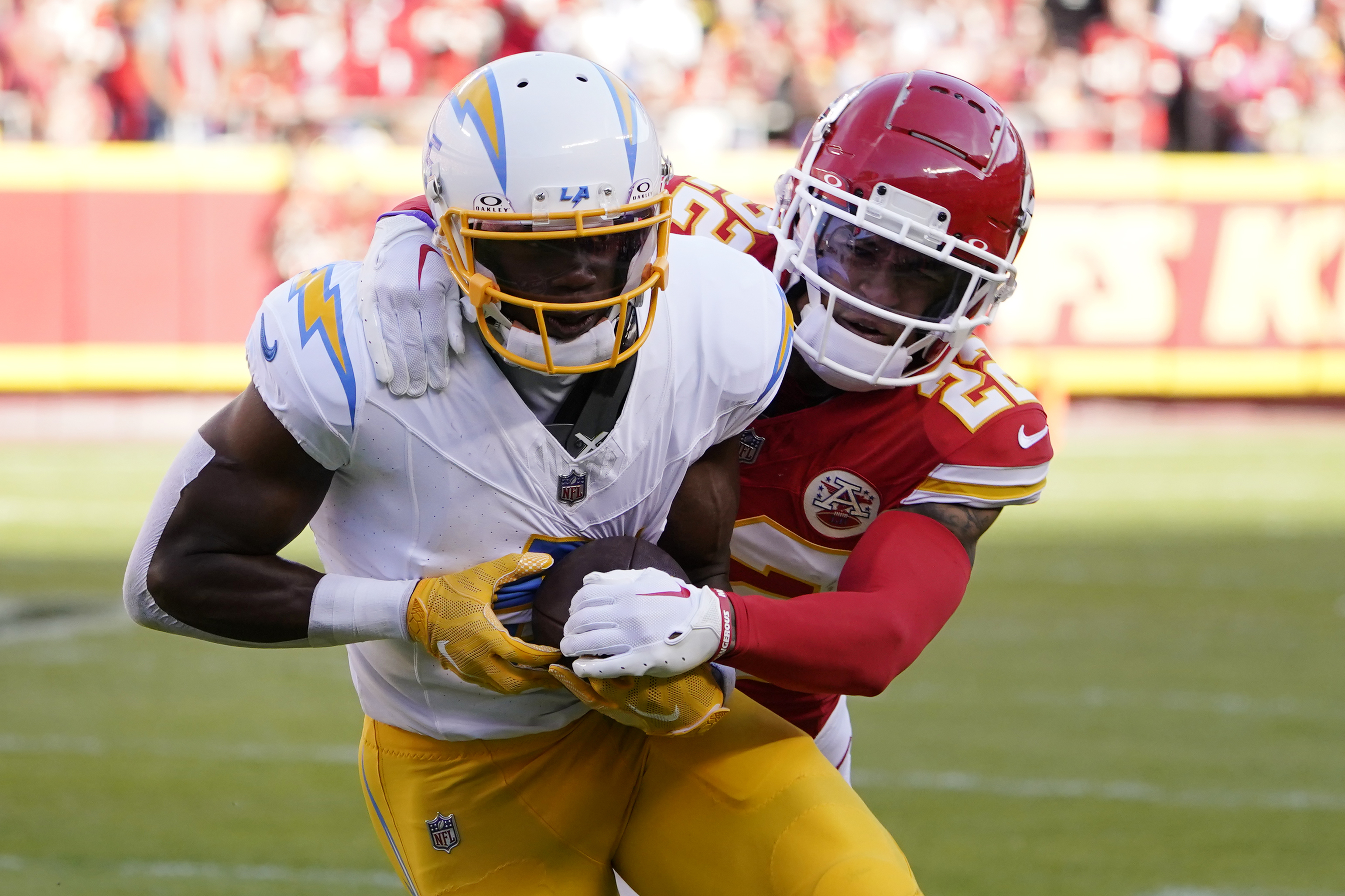 NFL roundup: Patrick Mahomes throws for 424 yards and 4 TDs, Kelce has big  day as Chiefs beat Chargers 31-17 - The Press Democrat