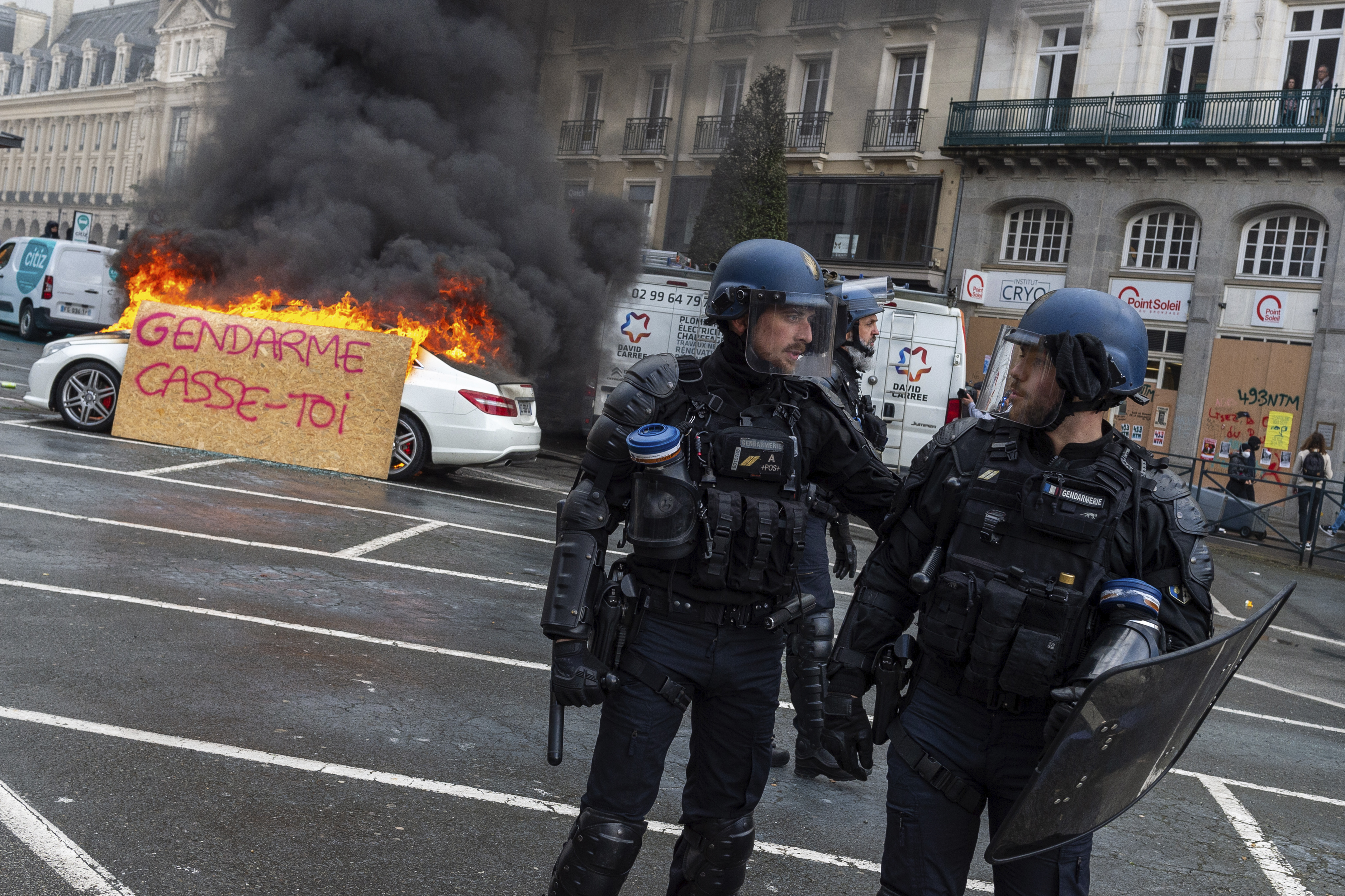 French Pension Protesters Briefly Storm LVMH Building in Paris