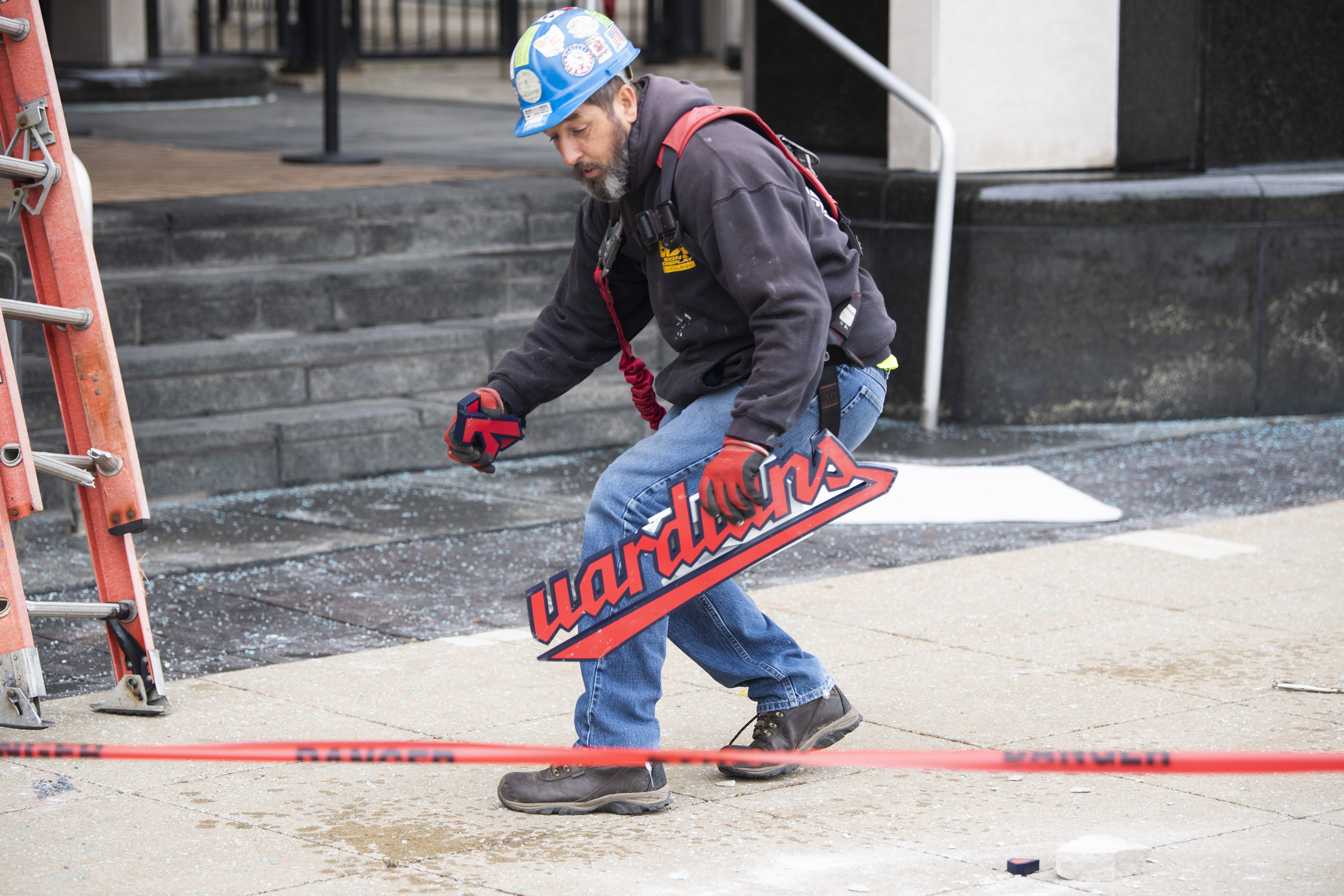 Guardians team shop sign crashes