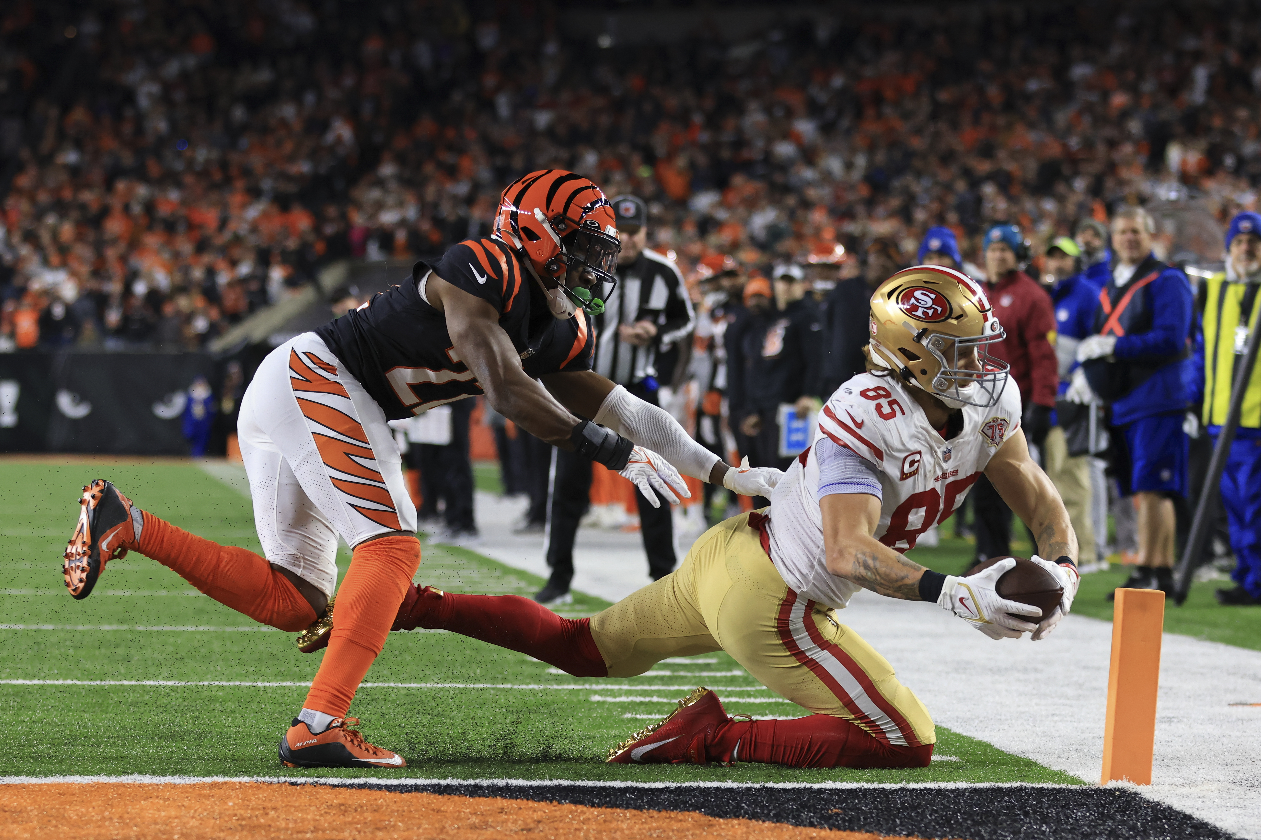 Garoppolo Throws 3 TDs, 49ers Roll Over Bengals 41-17 - CBS San