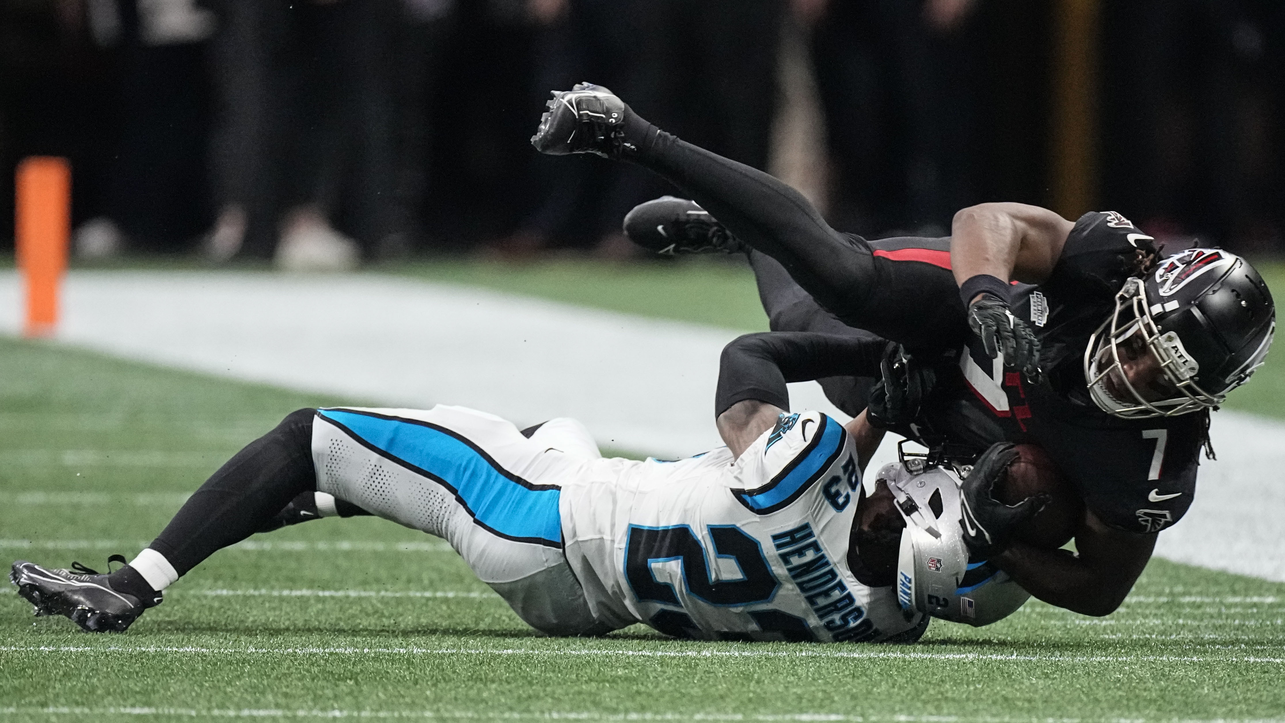 Robinson outshines top pick Young, Falcons beat Panthers