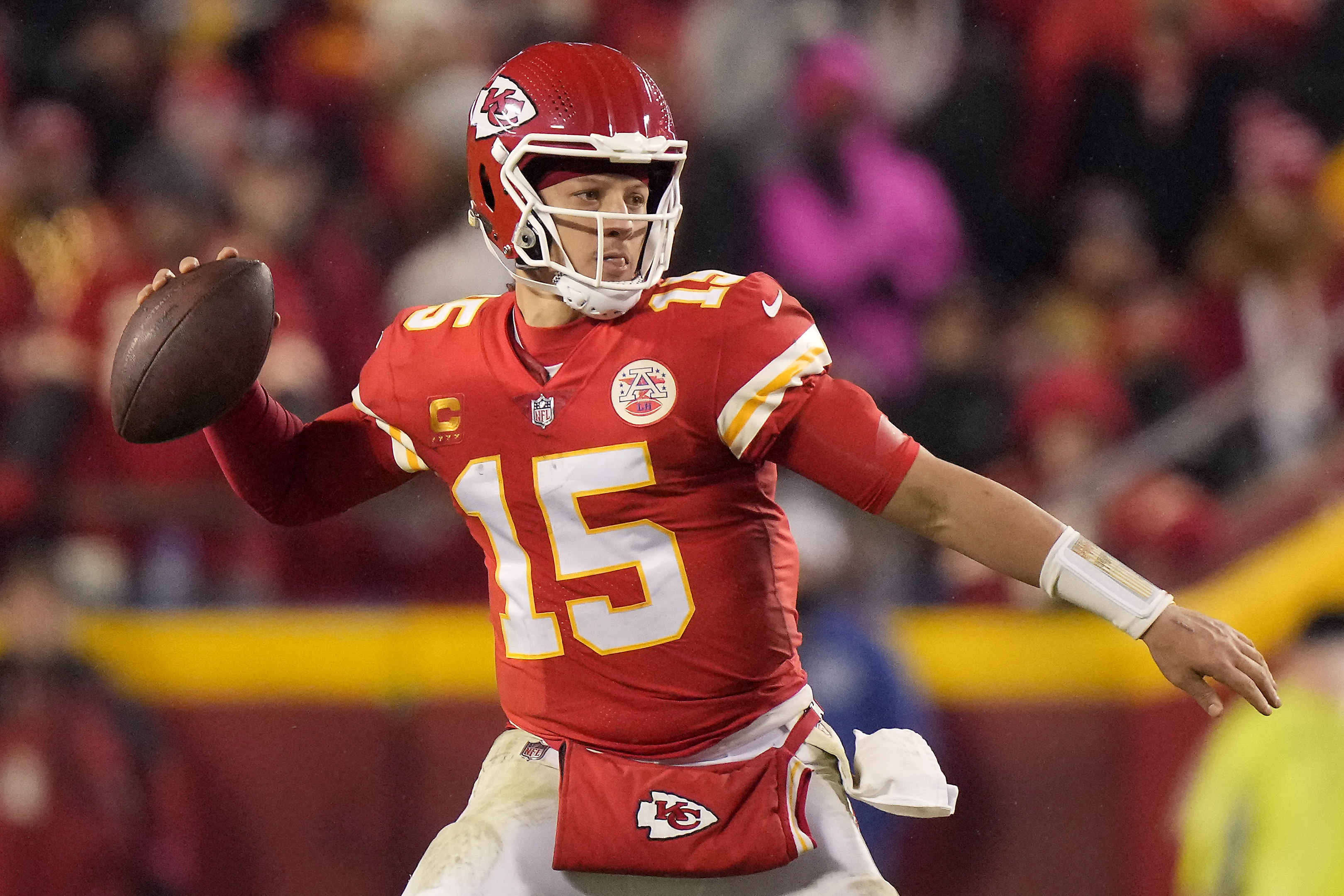 Chiefs' Mahomes hurts ankle, returns for 2nd half vs. Jags – The