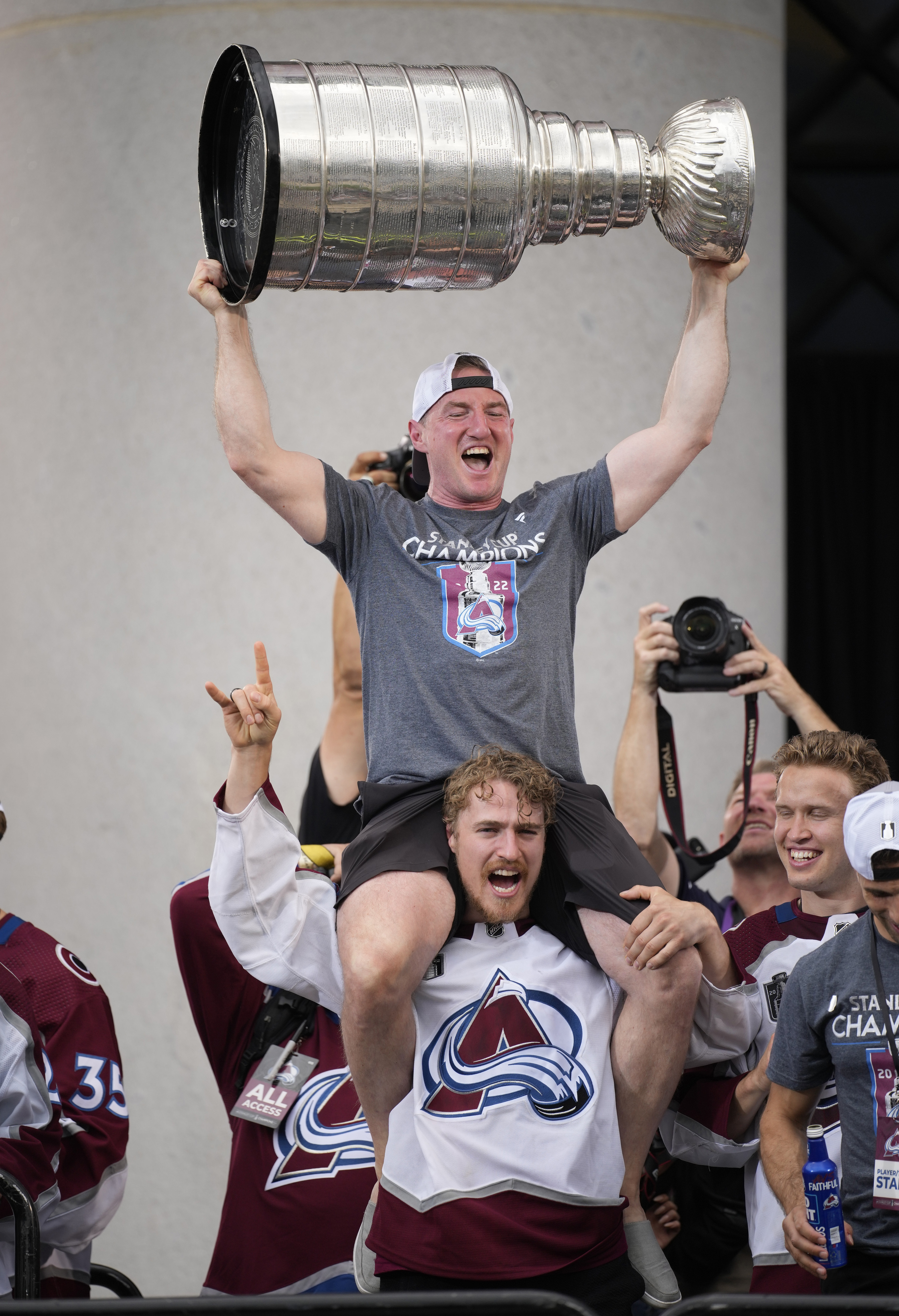 Avs live it up as they celebrate Cup title