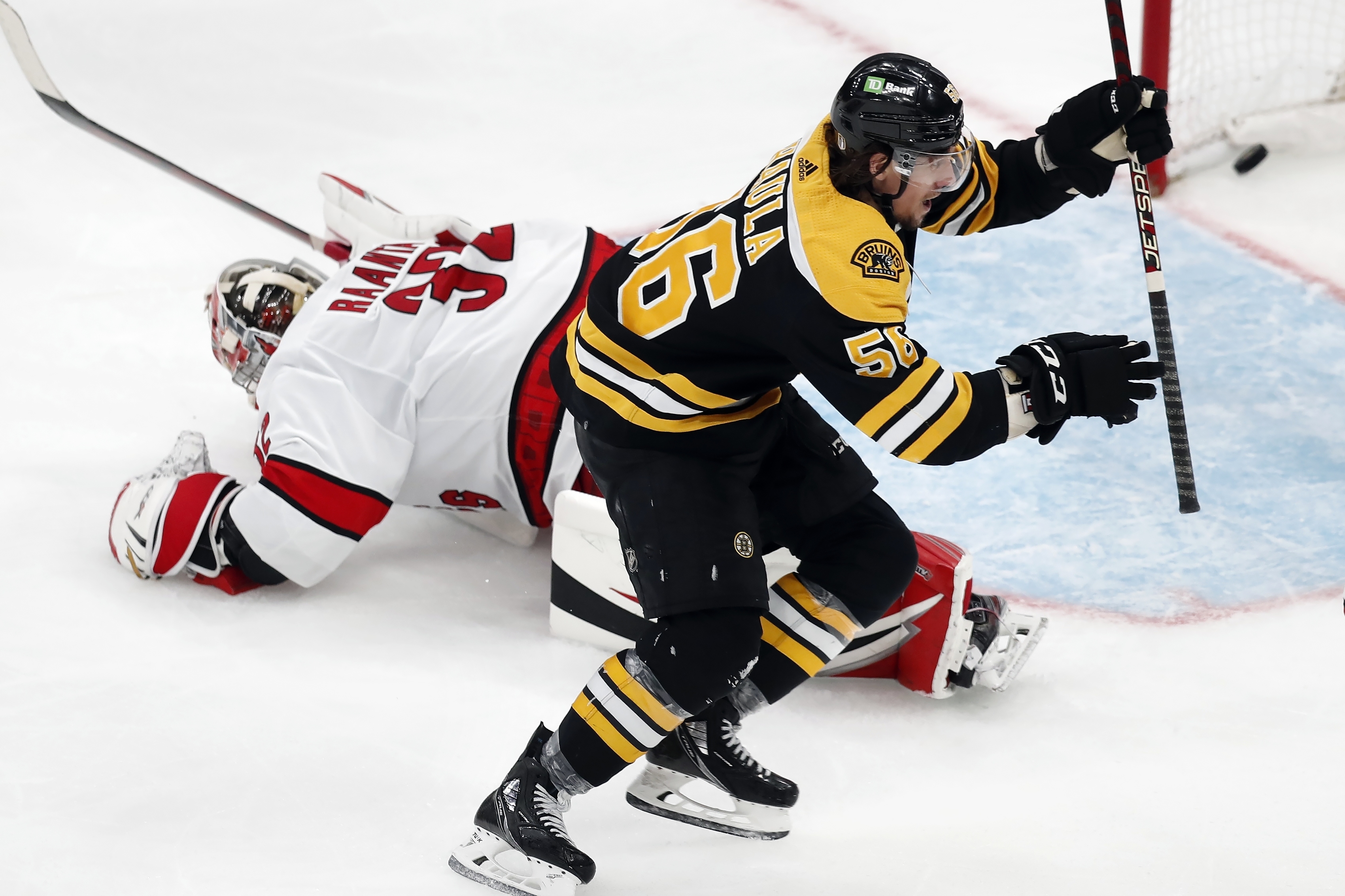 Bruins sign goaltender Linus Ullmark to four-year, $20M deal