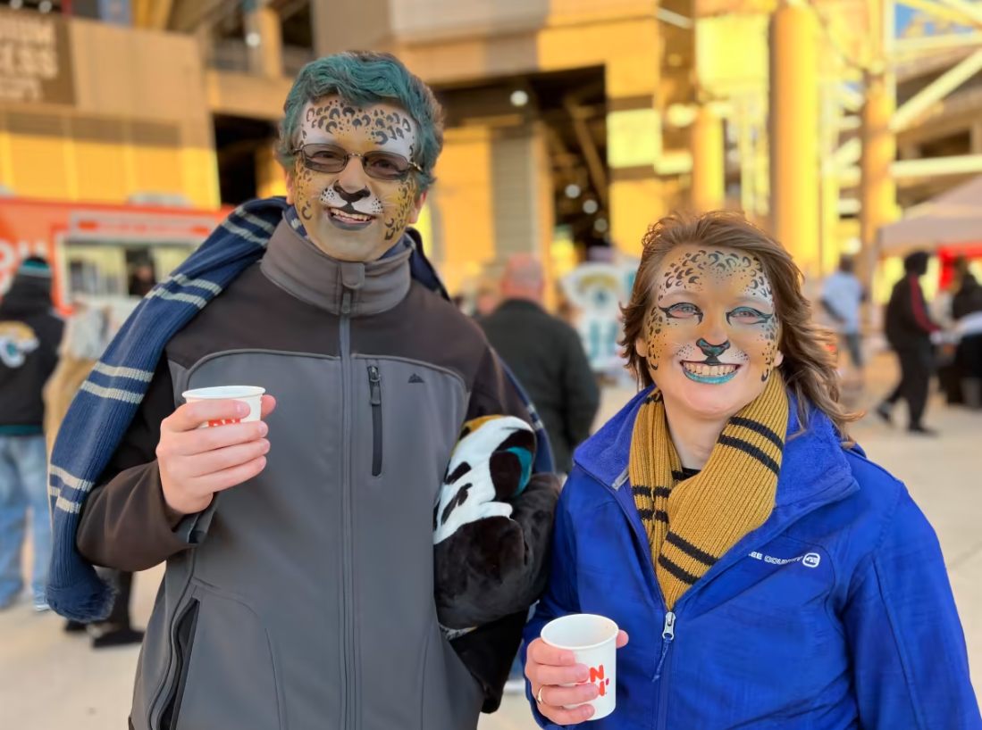 Photos: Jaguars fans showing their colors during Jags V. Chargers game –  Action News Jax