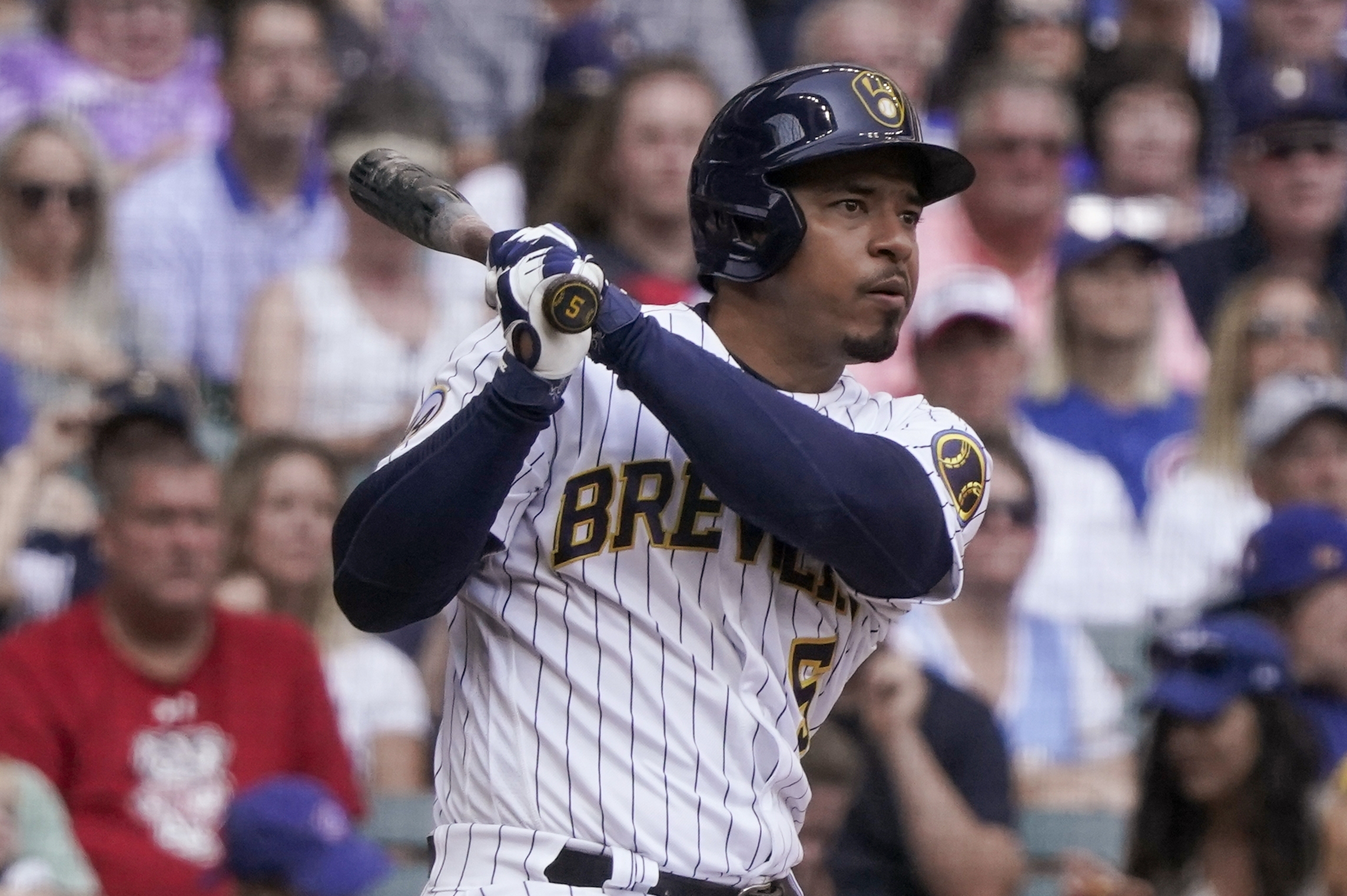 Brewers acquire switch-hitting infielder Eduardo Escobar from Arizona