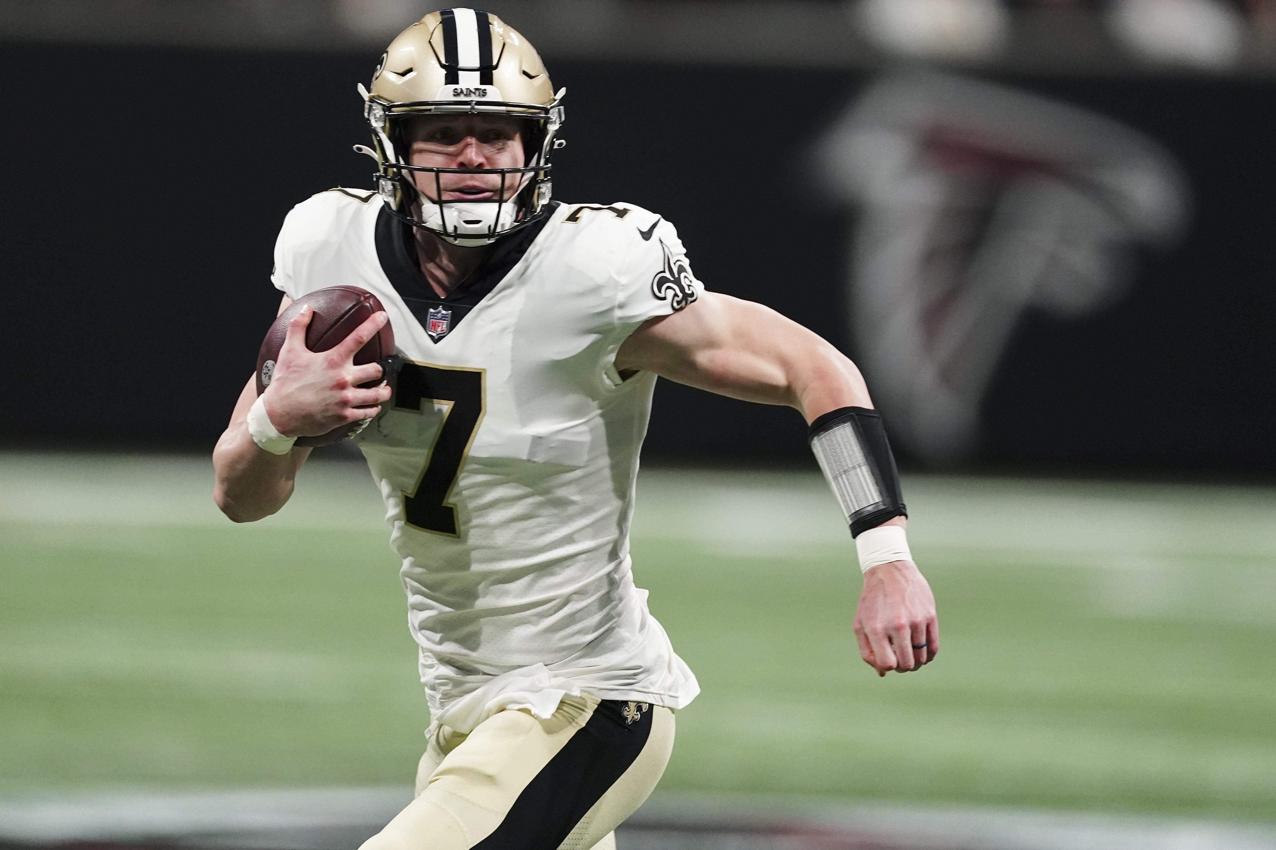 Saints' Taysom Hill has quite a half against Falcons on Thanksgiving