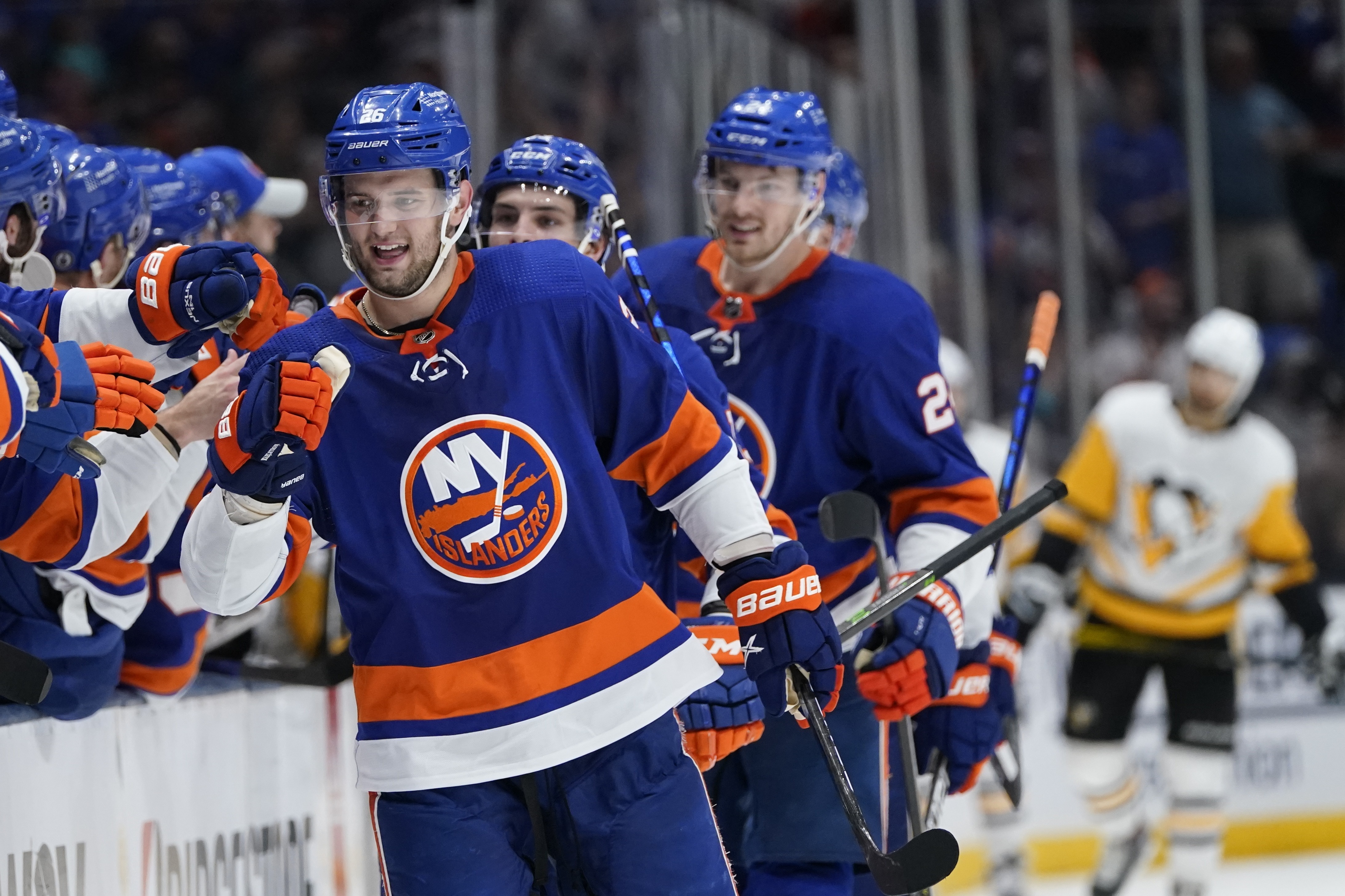 Zach Wilson, Jets in attendance to support Islanders in critical Game 4 vs.  Penguins