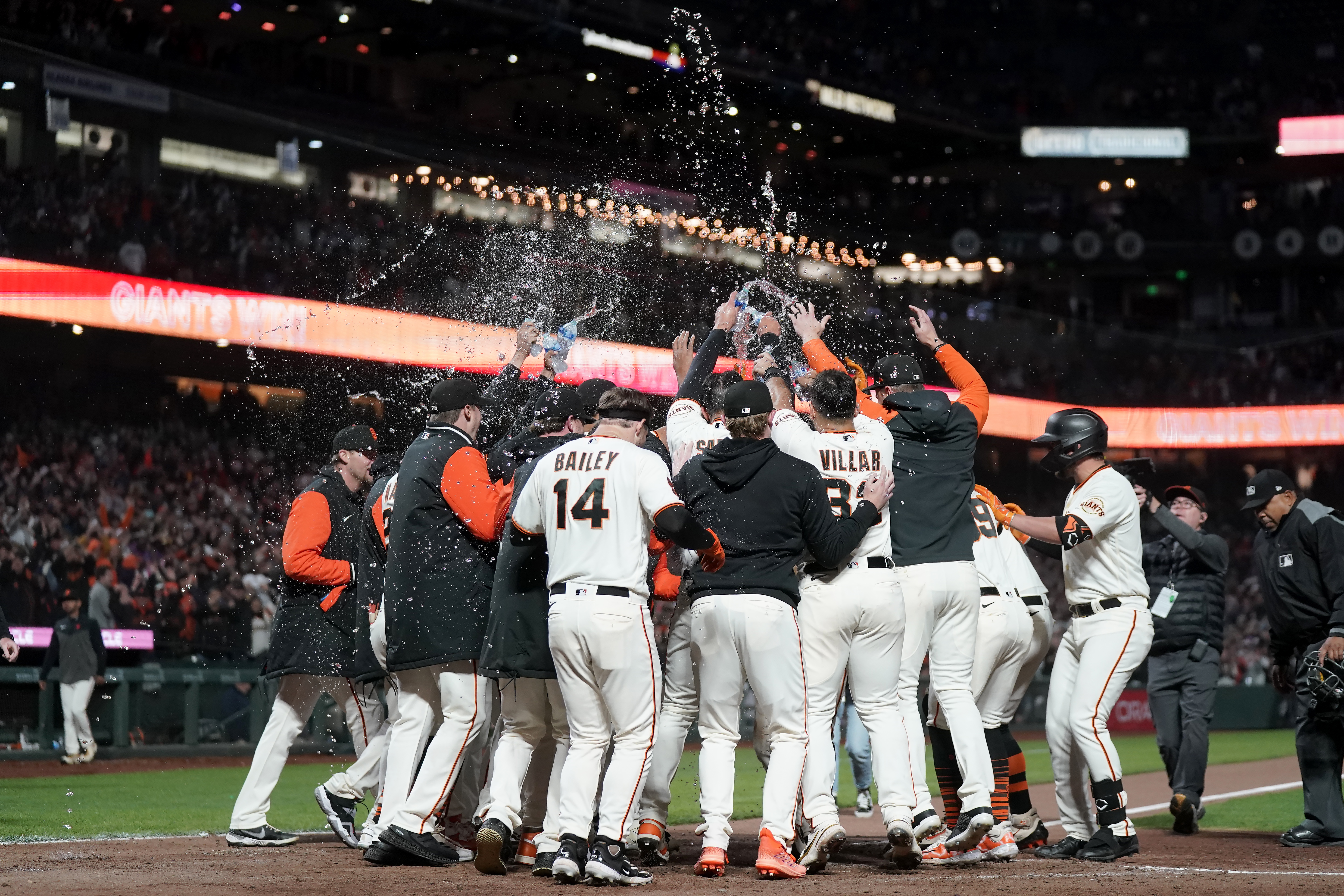 Mike Yastrzemski's walkoff grand slam caps Giants' wild rally