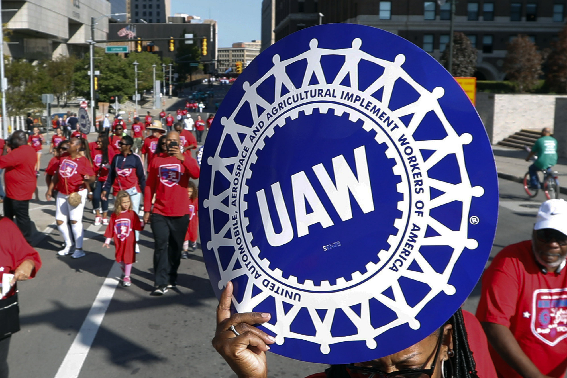 Historic First: Union Workers Stage Simultaneous Strike Against Big Three Automakers