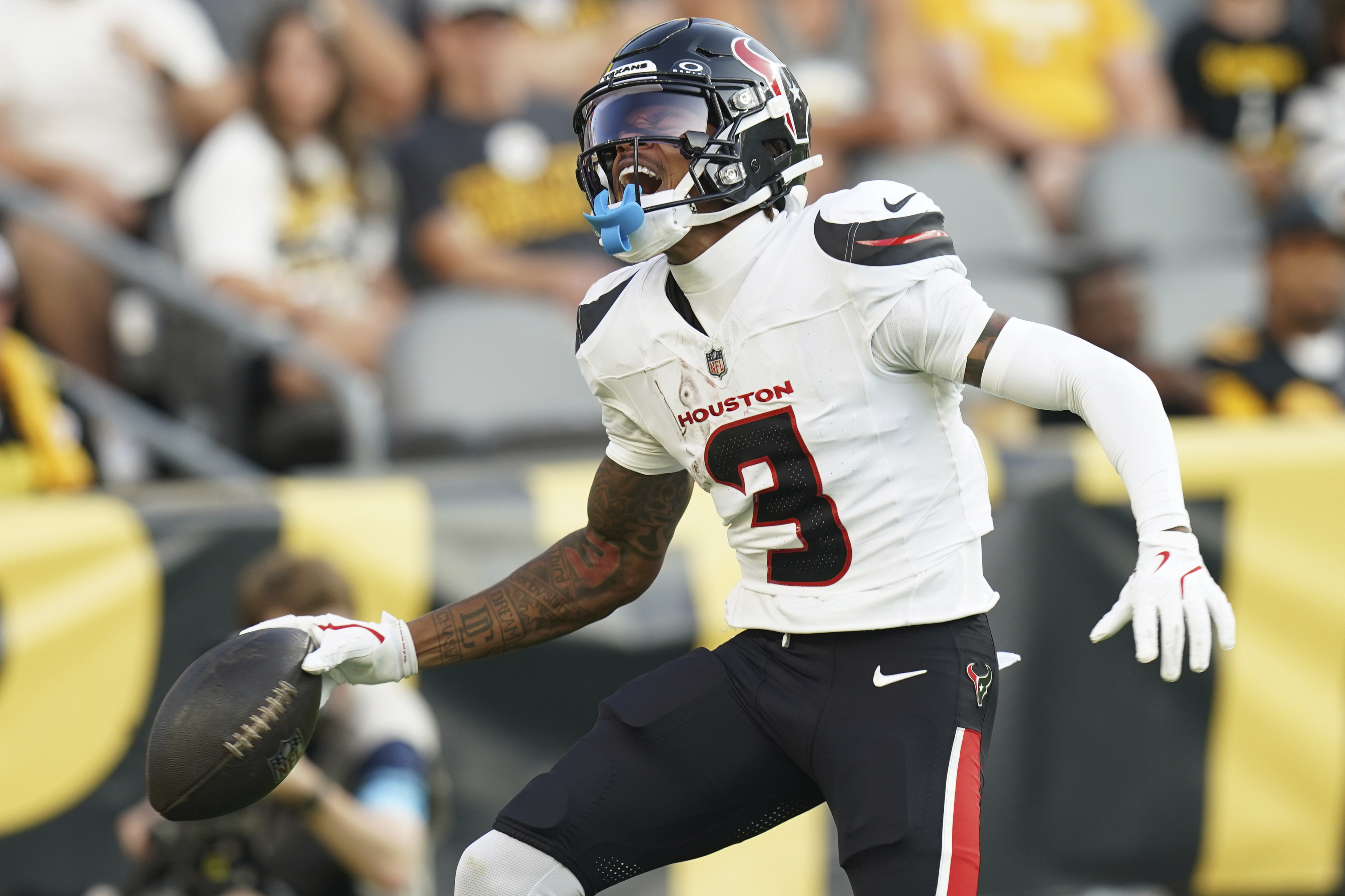 At any moment, I can make a play,' Texans dynamic Tank Dell reflects on  touchdown, long journey back to end zone