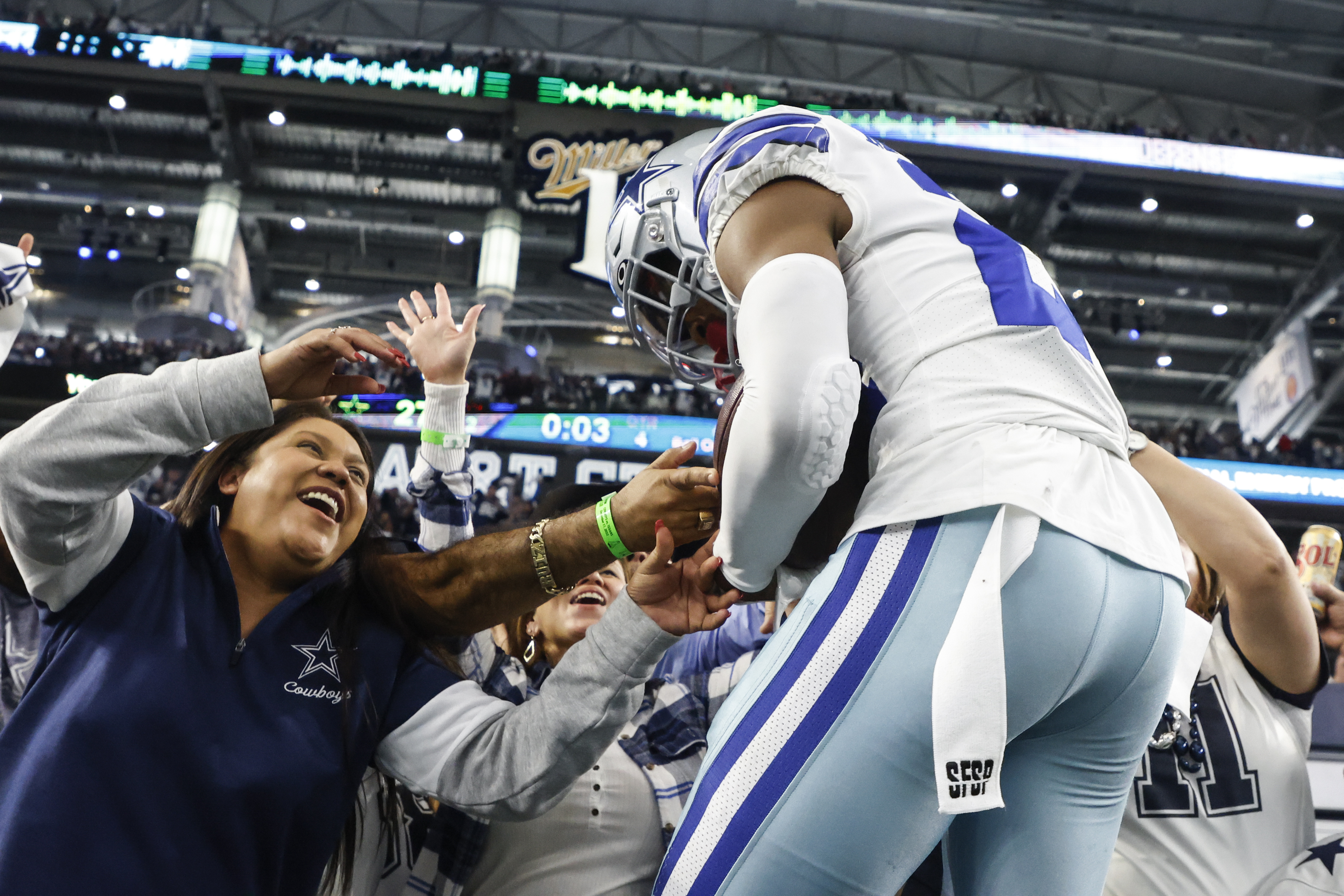 Cowboys score late to avoid major upset, beat Texans 27-23