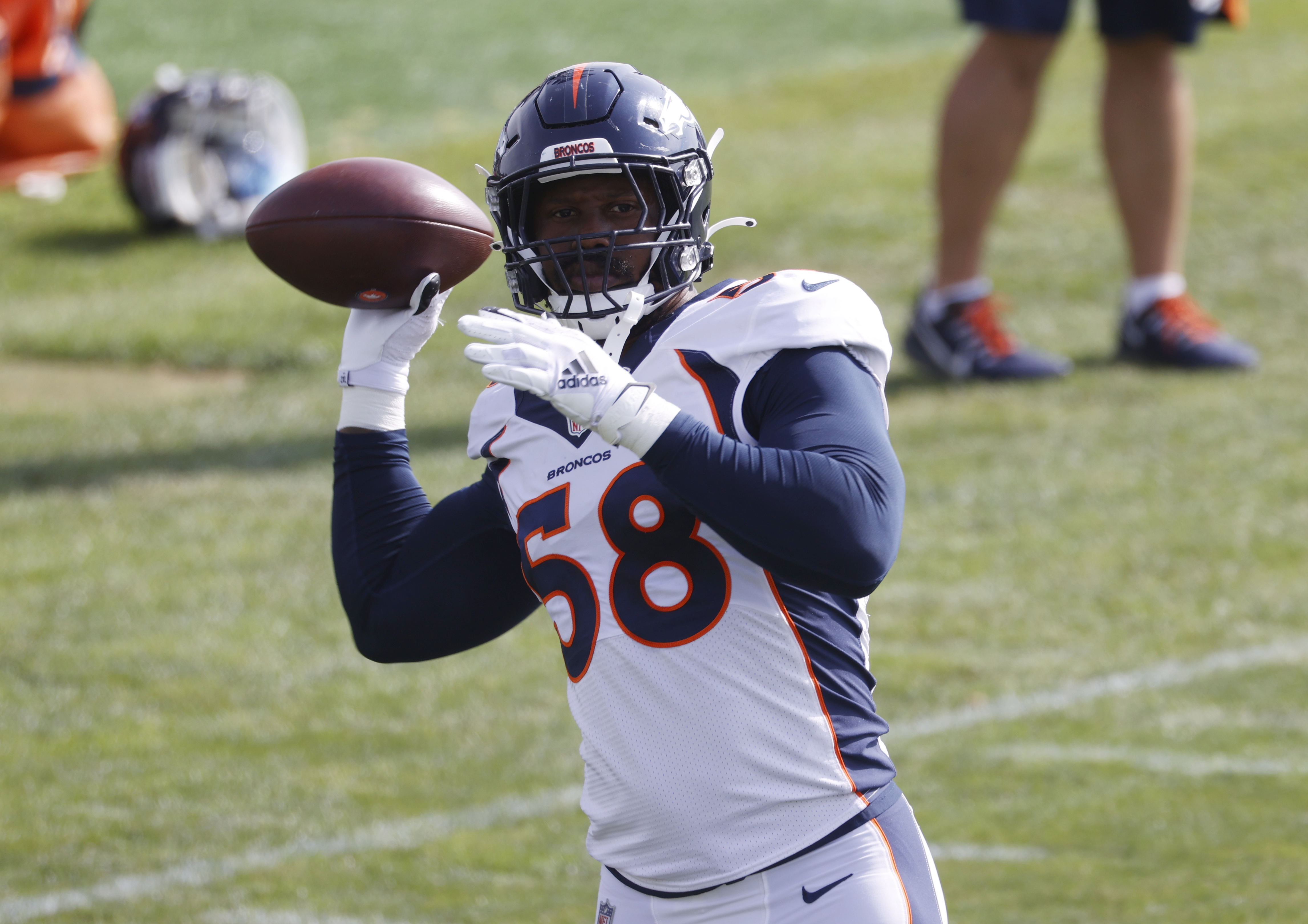 AP Source: Broncos Star Von Miller Sustains Serious Ankle Injury